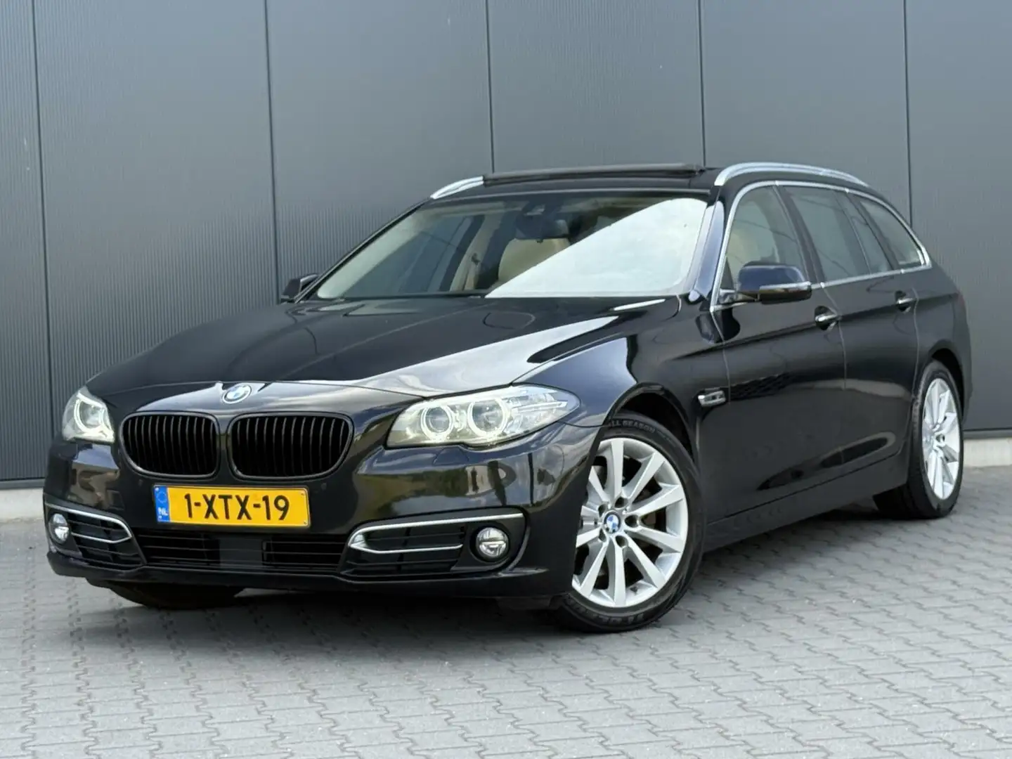 BMW 520 5-serie Touring 520I High Executive Leder - Pano - Zwart - 1