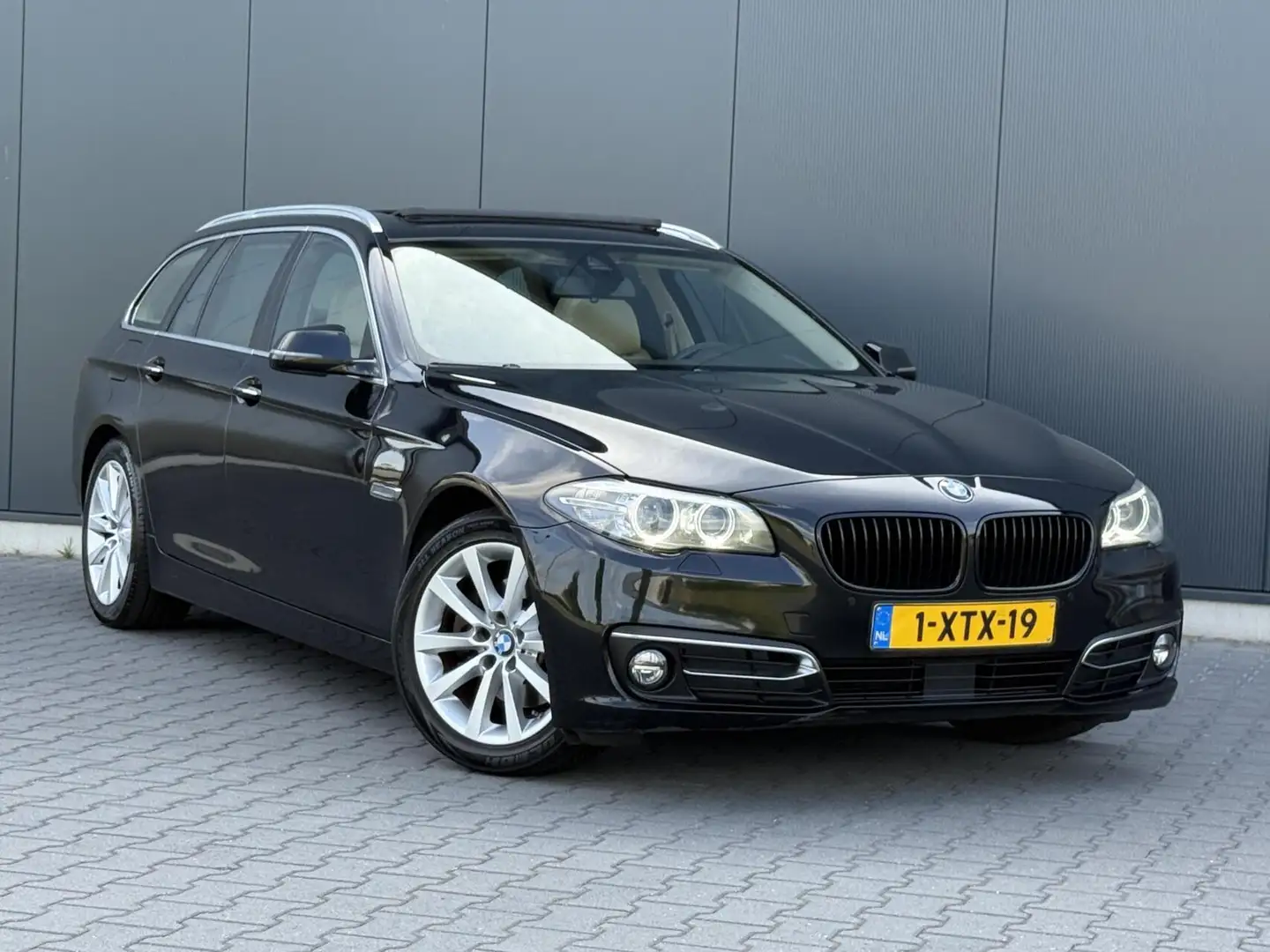 BMW 520 5-serie Touring 520I High Executive Leder - Pano - Zwart - 2