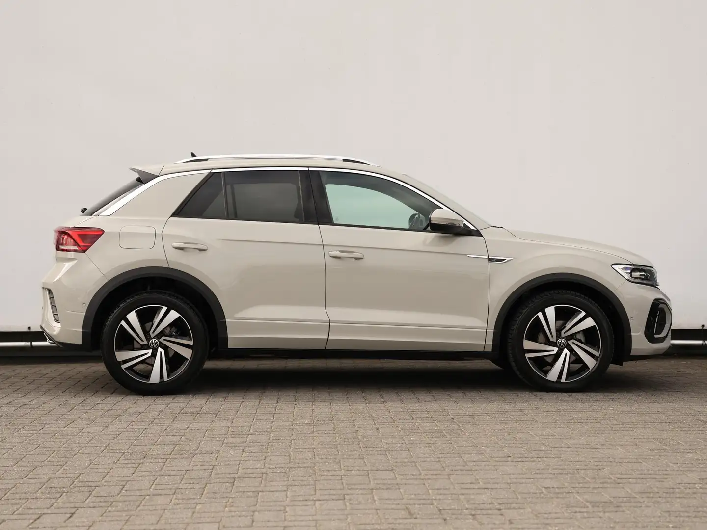Volkswagen T-Roc 1.5 TSI R-Line 150PK DSG | Panoramadak | Led plus Grijs - 2