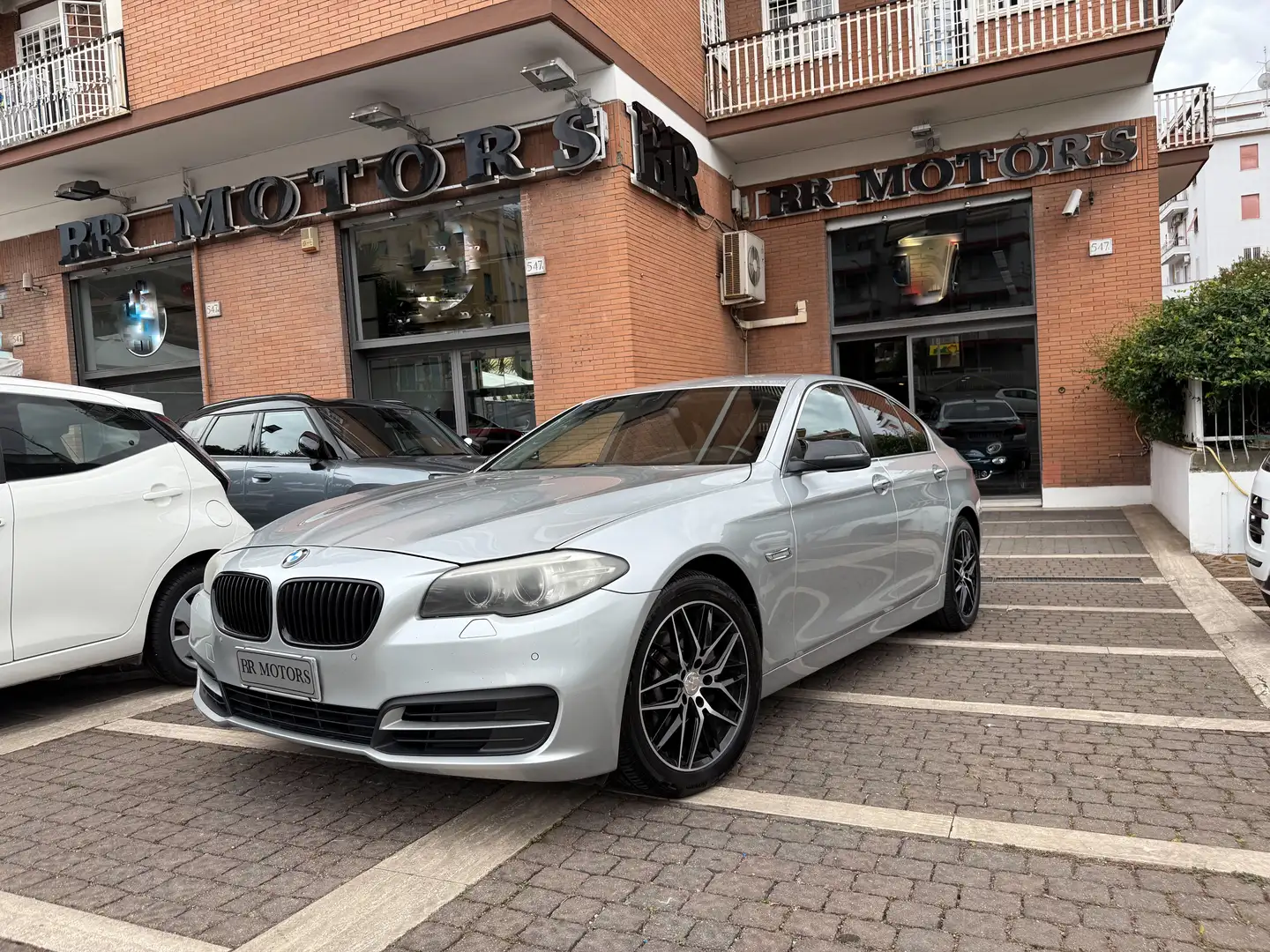 BMW 520 d 184cv Business CONDIZIONI MANIACALI !!! Argento - 1