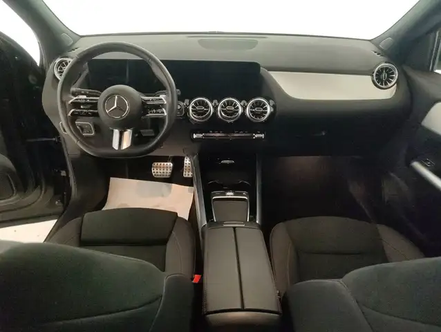 Mercedes-Benz Gla Class view 8