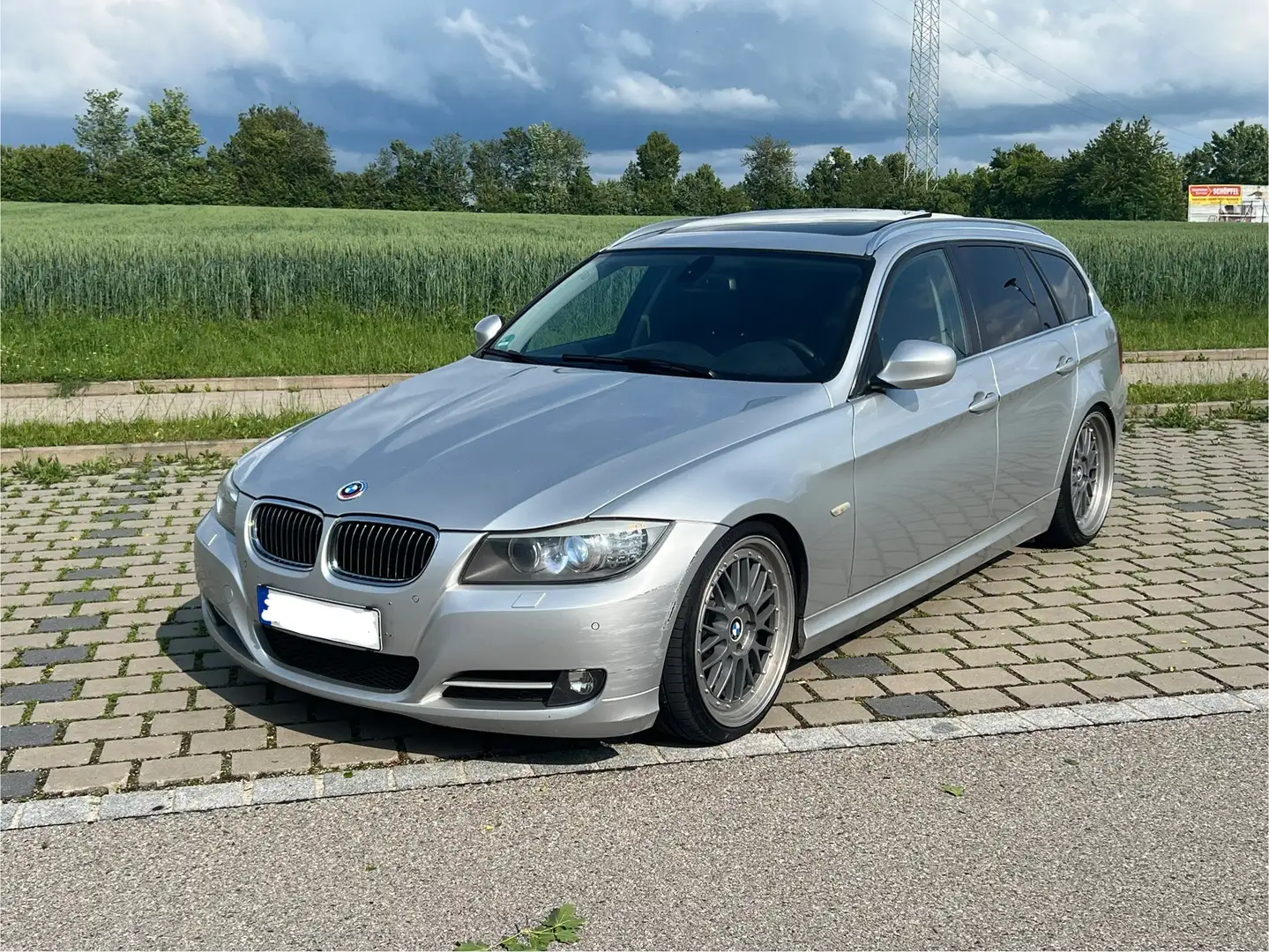 BMW 330 330d DPF Touring Aut. Edition Sport xDrive Silber - 2