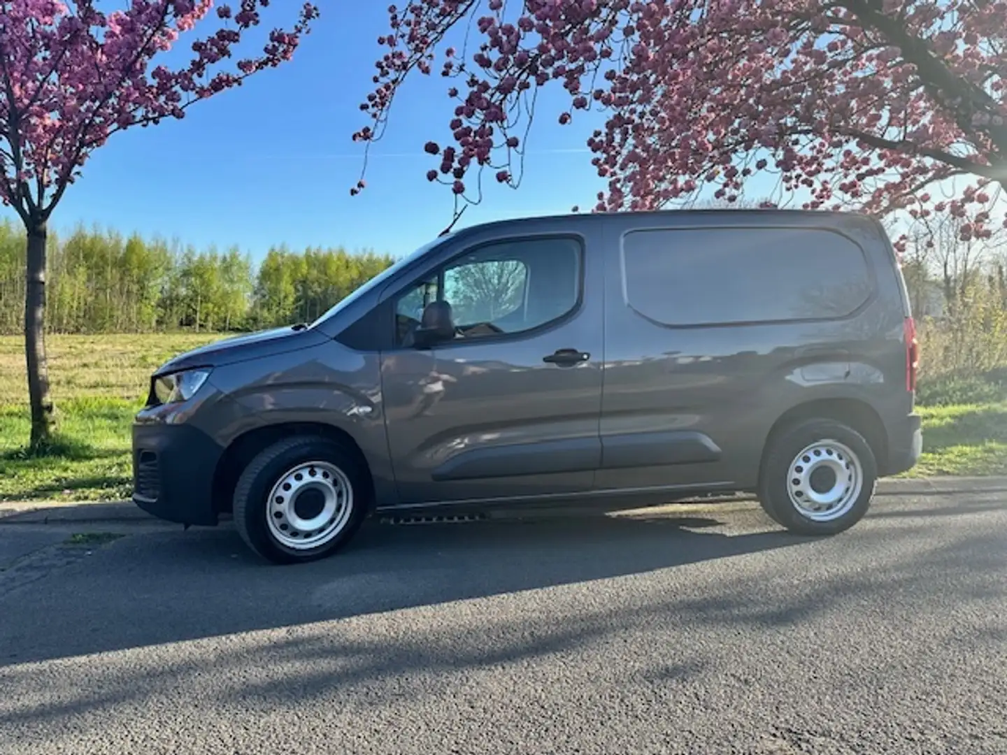 Peugeot Partner VU. 1,6 hdi 100 cv 3 place gps/ airco// 32000 KM Zilver - 1
