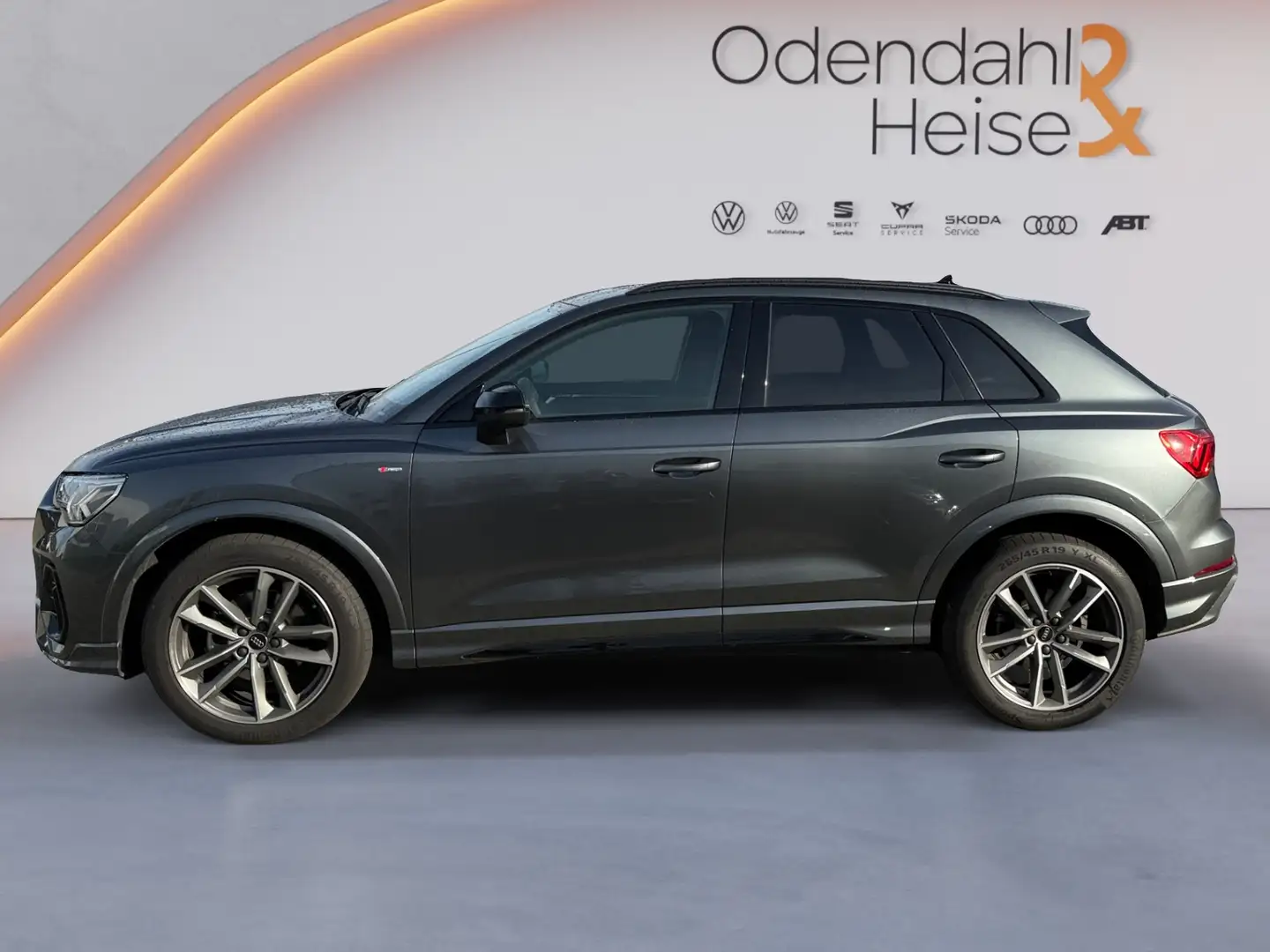 Audi Q3 S line 35 TFSI 110(150) kW(PS) S tronic  Navi Grau - 2