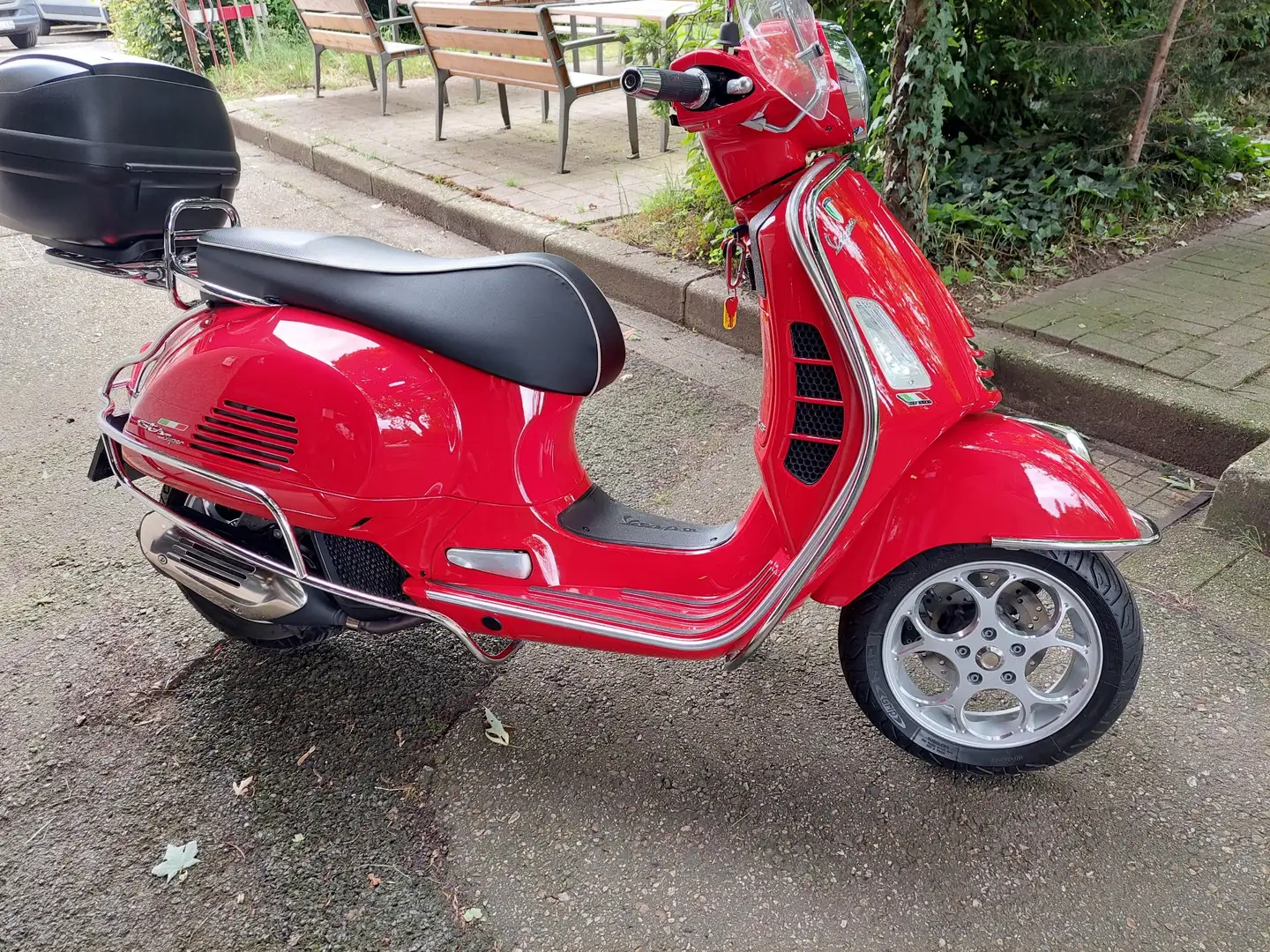 Vespa GTS Super 125 Roşu - 1