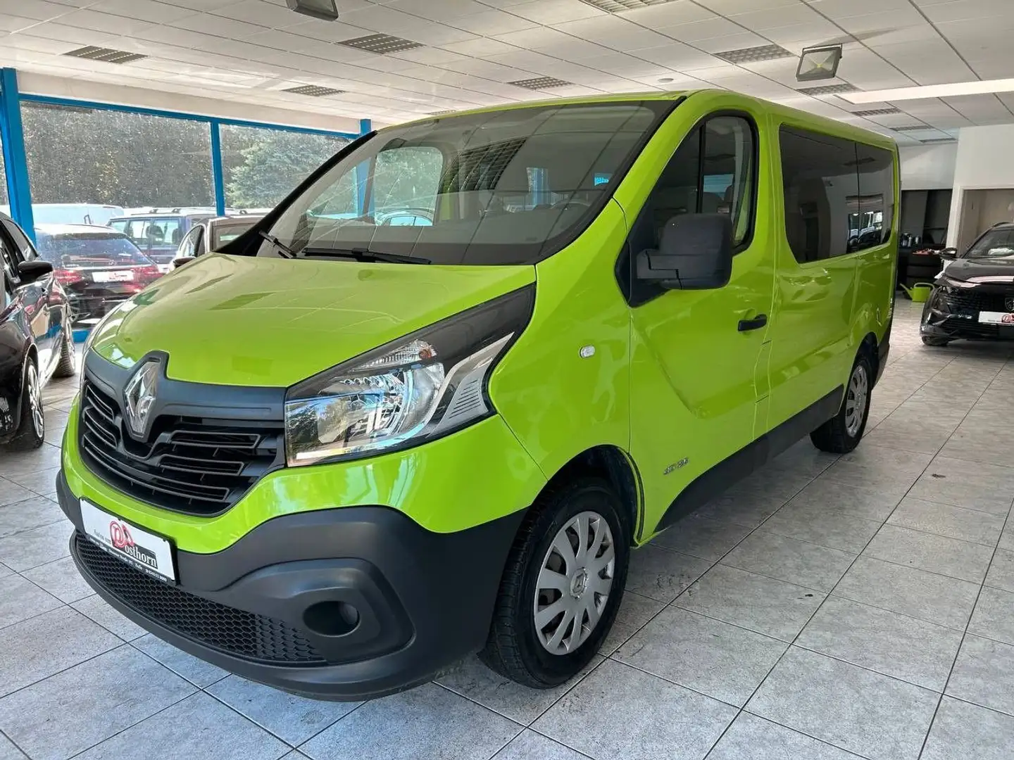 Renault Trafic Kombi Bus 9 Sitzer Klima AHK PDC Grün - 1