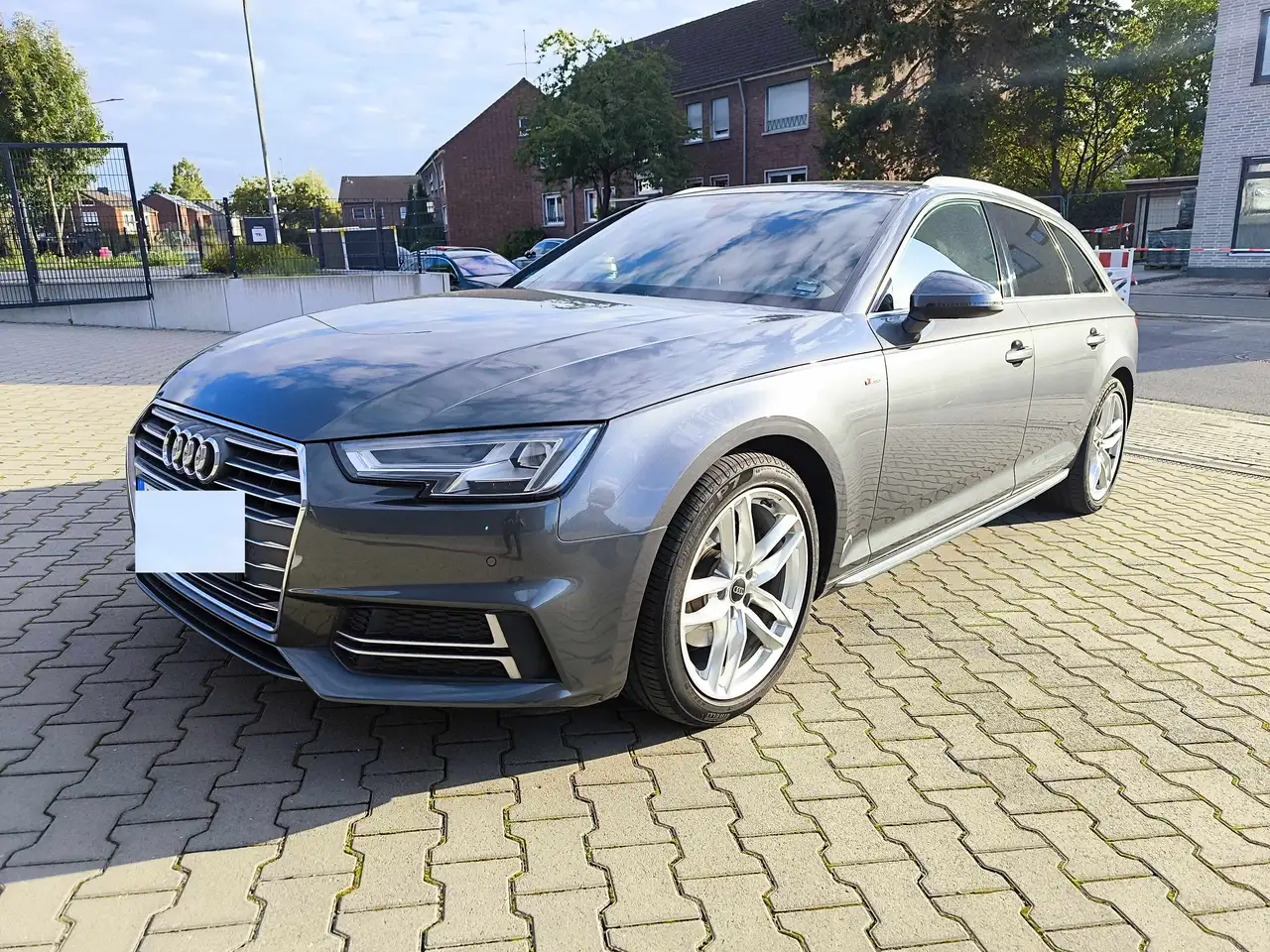 Audi A4 A4 Avant 2.0 TDI sport — photo 1 of 19