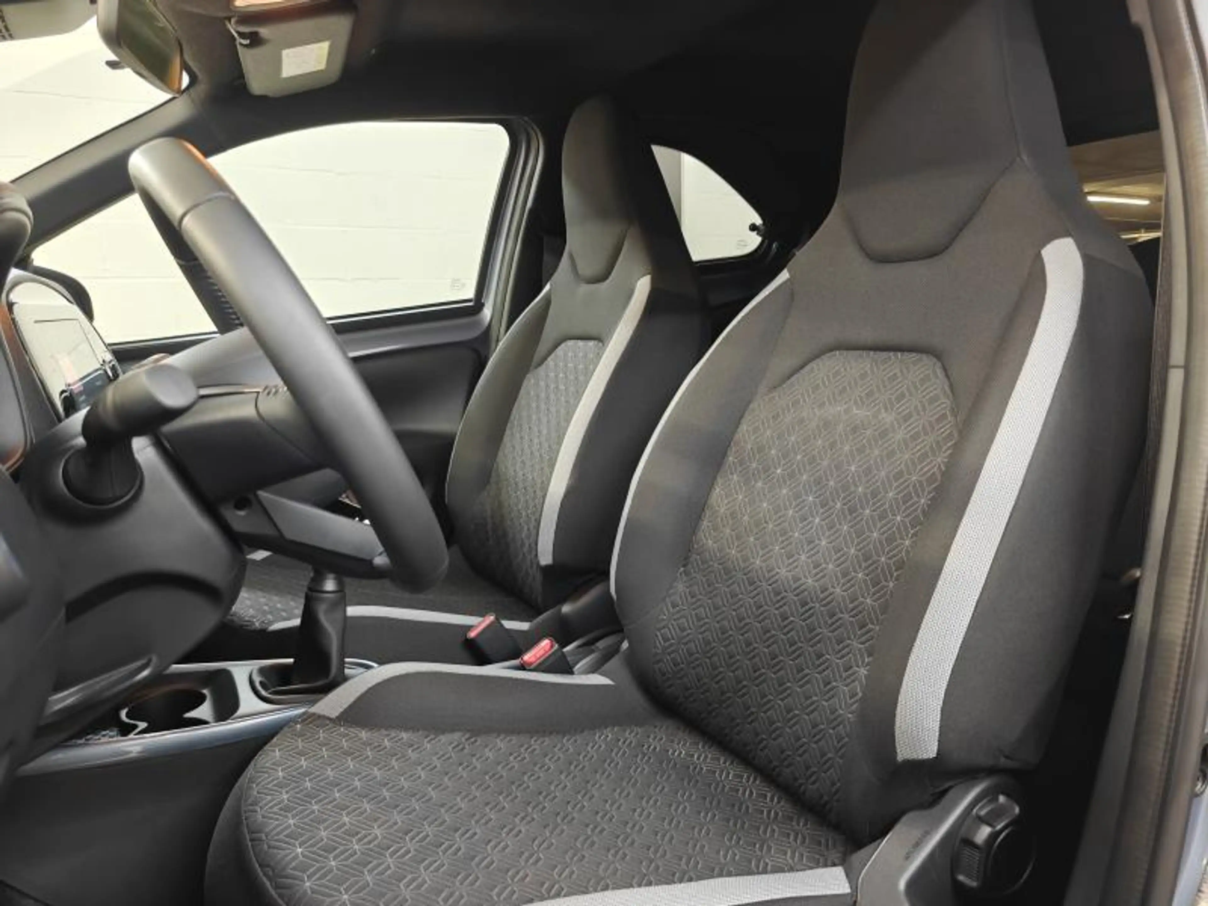Toyota Aygo X pulse - 17981km - Garantie — photo 5