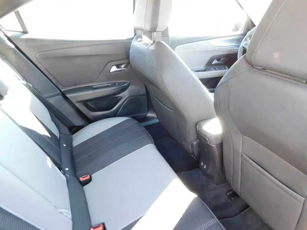 Opel Mokka e Elegance 12