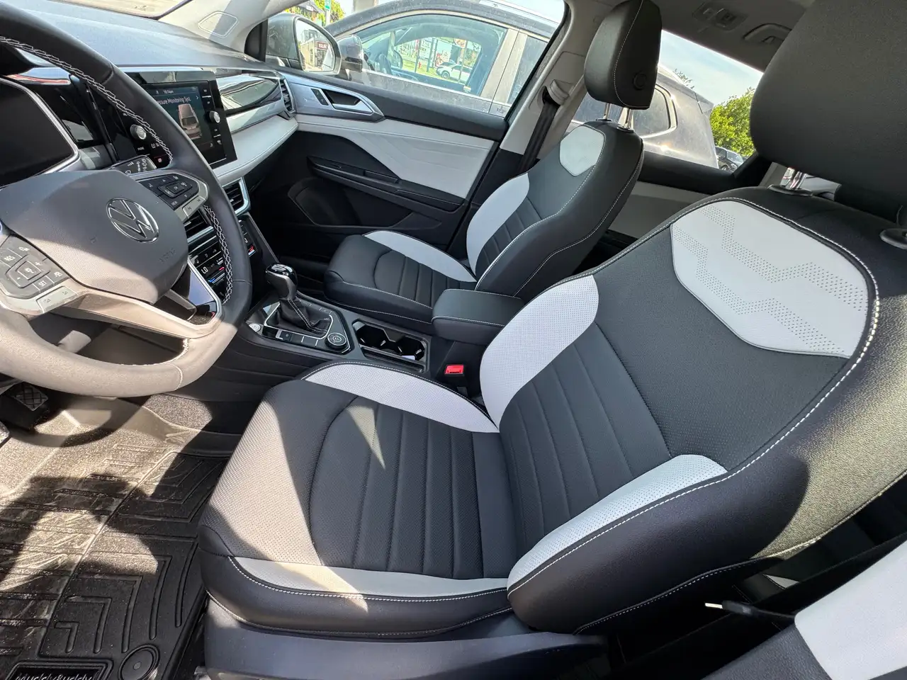 Volkswagen Taos снимка Volkswagen Taos