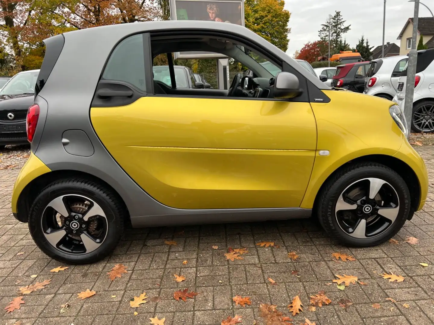 smart forTwo *TURBO*KAMERA*PANORAMA*NAVI*SITZHEIZUNG Gelb - 2