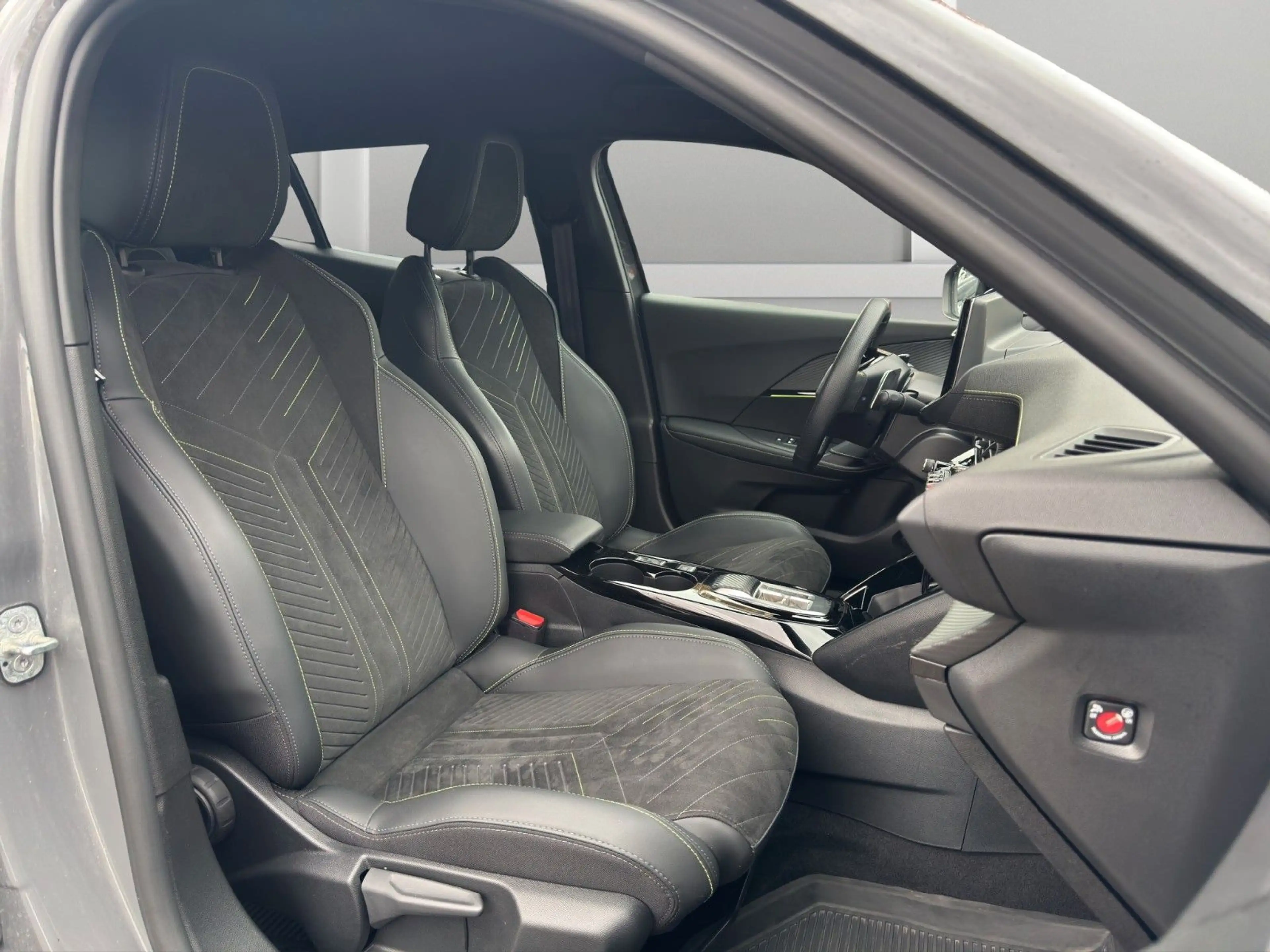 Peugeot 2008 GT Leder Navi CarPlay SHZ RFK LED ACC — photo 10