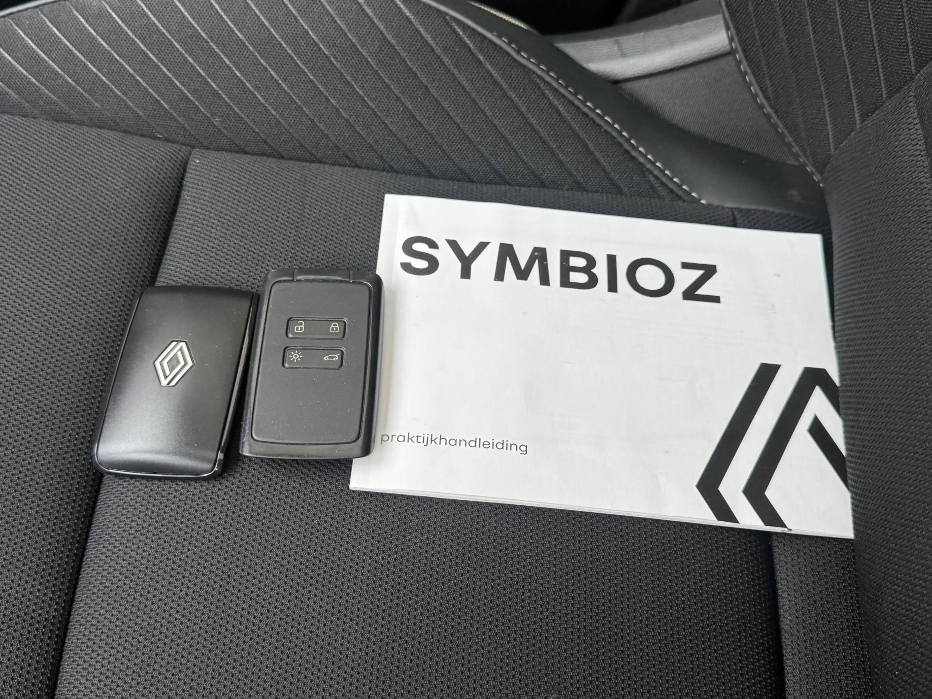 Renault Symbioz 1.6 E-Tech Full Hybrid 145 Iconic | Panoramadak | — photo 17