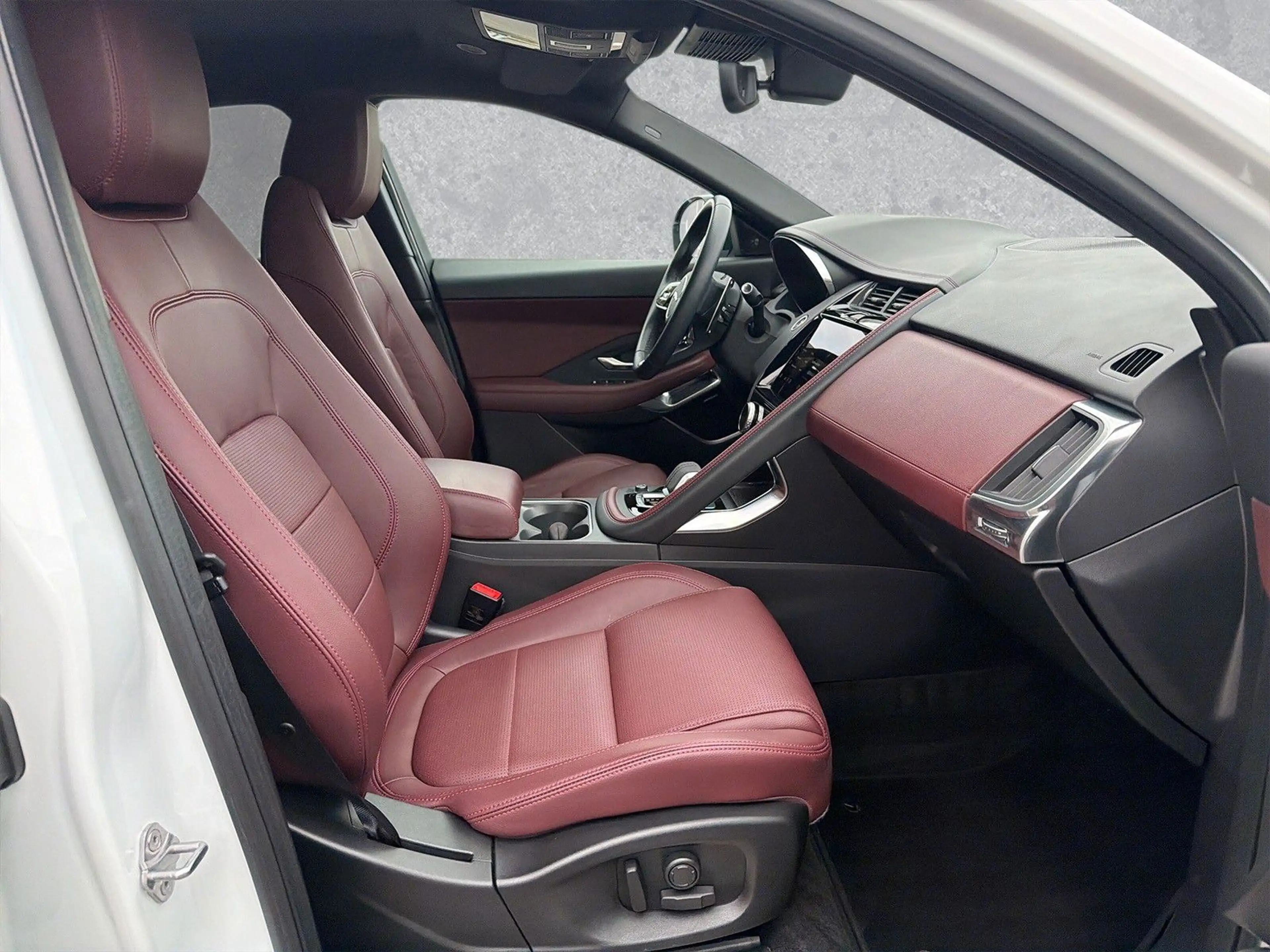 Jaguar E-Pace P300e R-DYNAMIC SE AWD ACC LED — photo 3