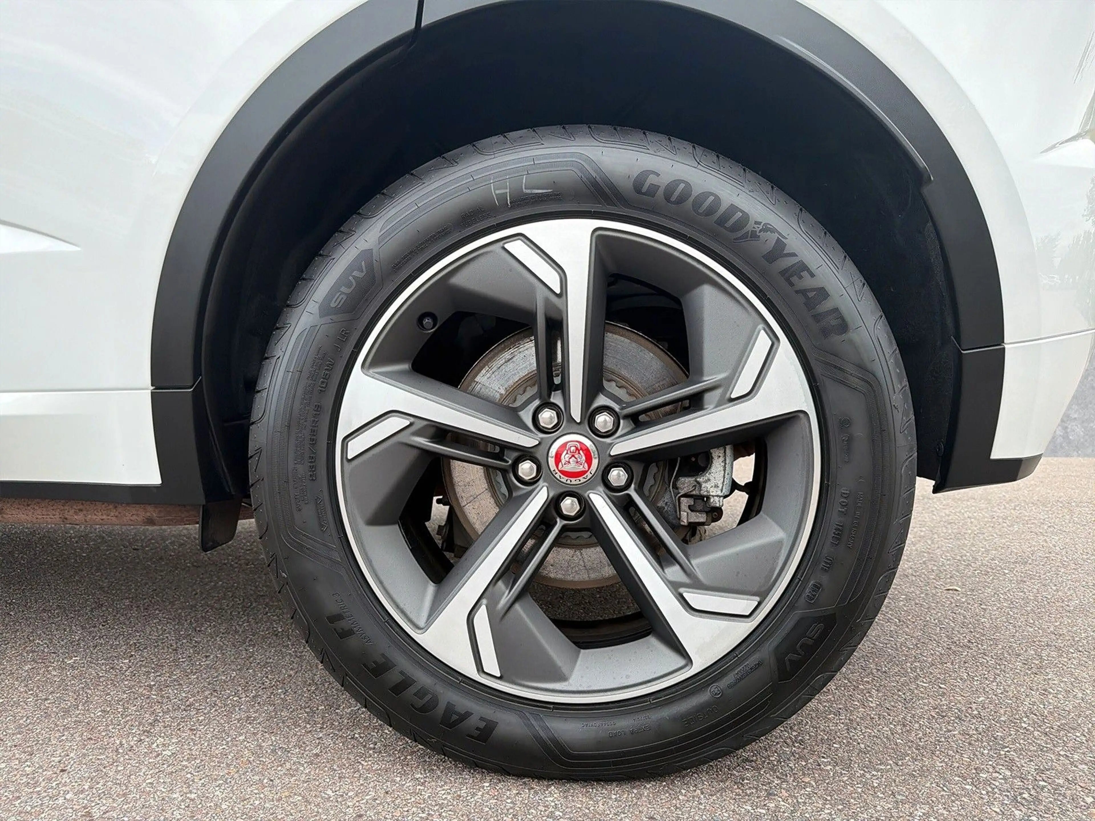 Jaguar E-Pace P300e R-DYNAMIC SE AWD ACC LED — photo 9