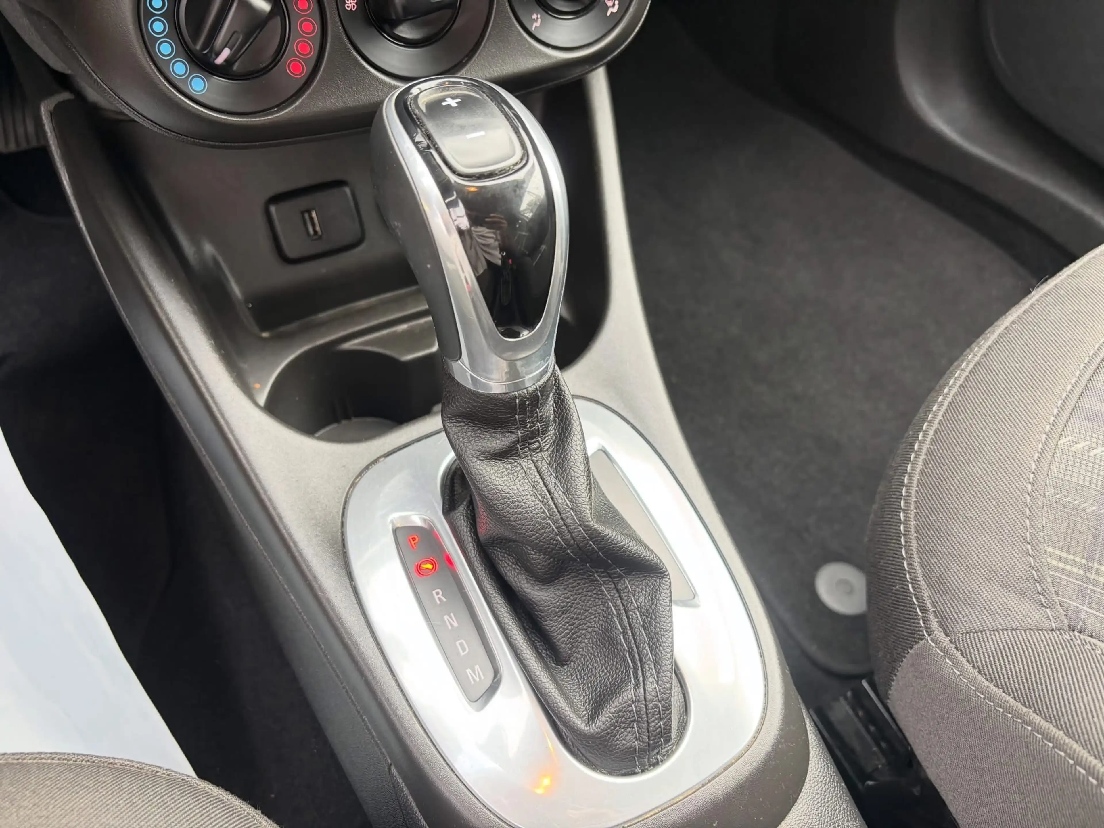 Opel Corsa Corsa 1.4i Black Edition — photo 12