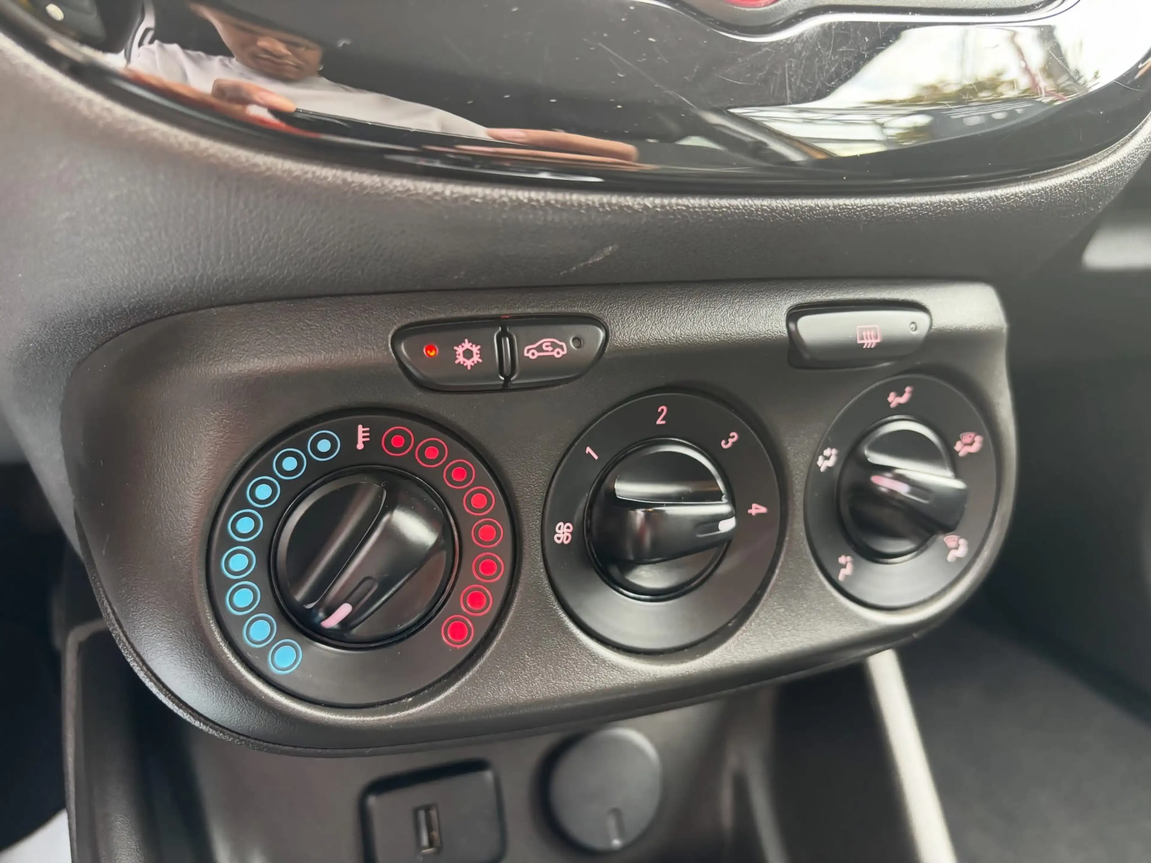 Opel Corsa Corsa 1.4i Black Edition — photo 7
