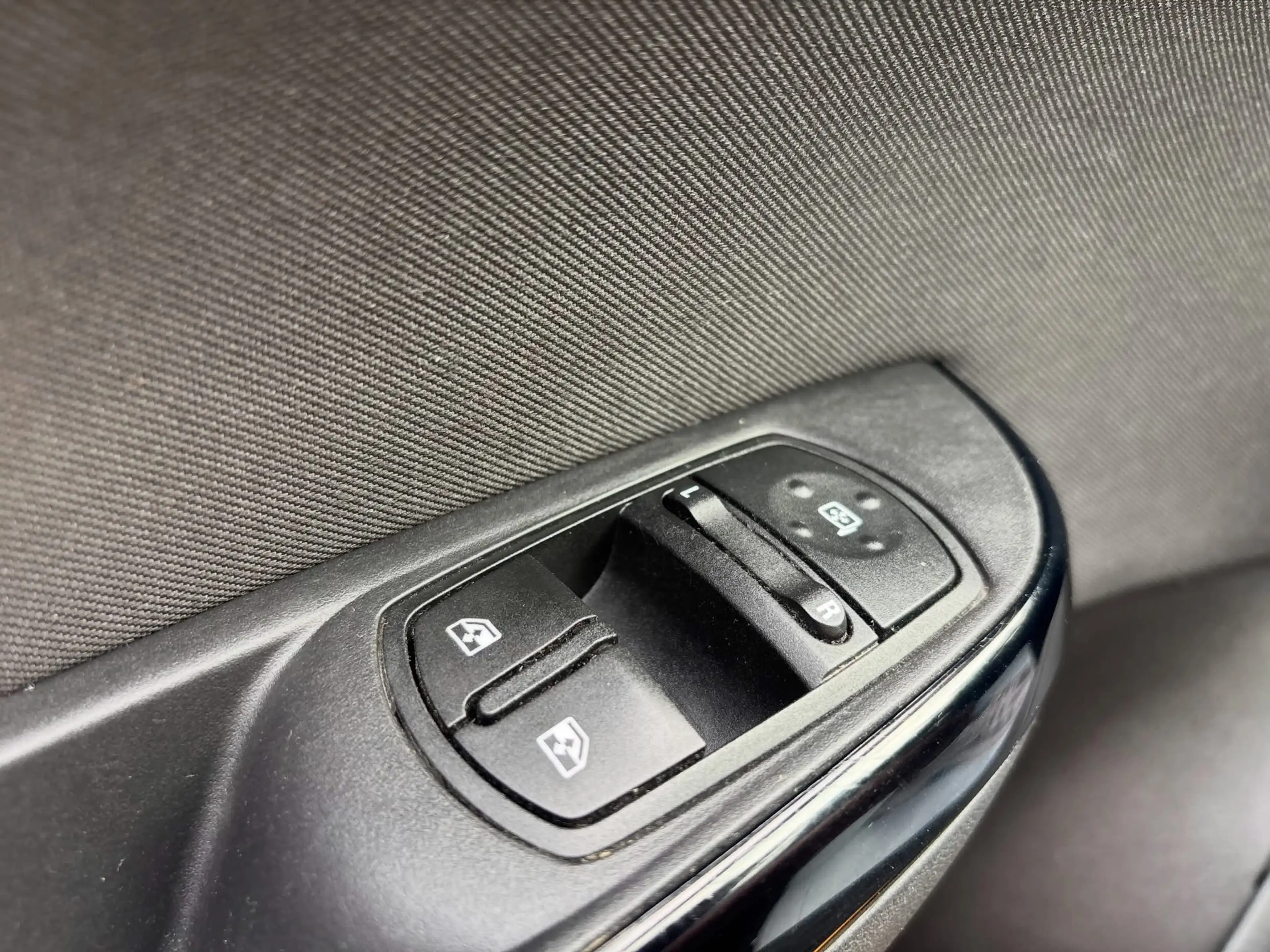 Opel Corsa Corsa 1.4i Black Edition — photo 14