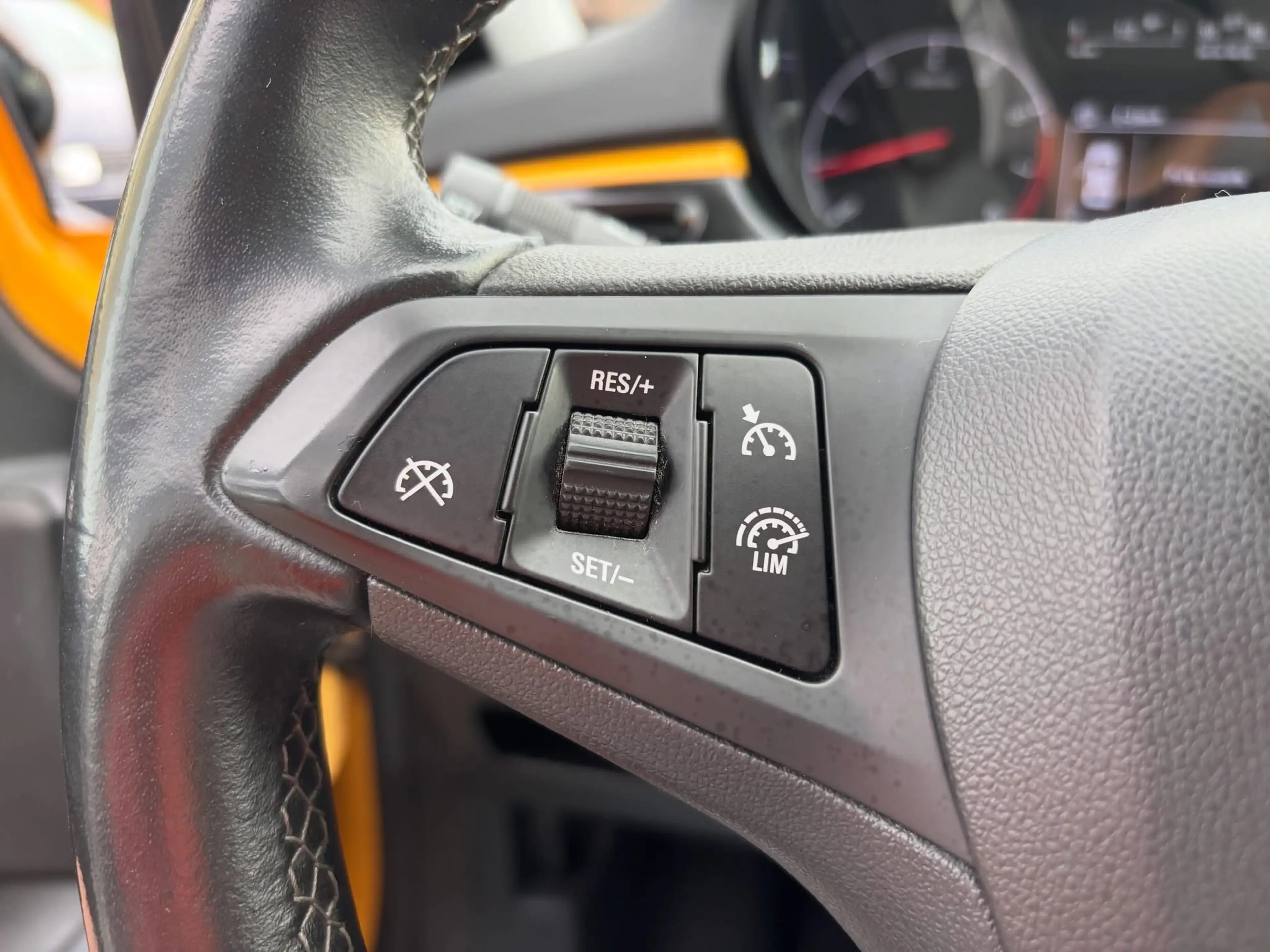 Opel Corsa Corsa 1.4i Black Edition — photo 10