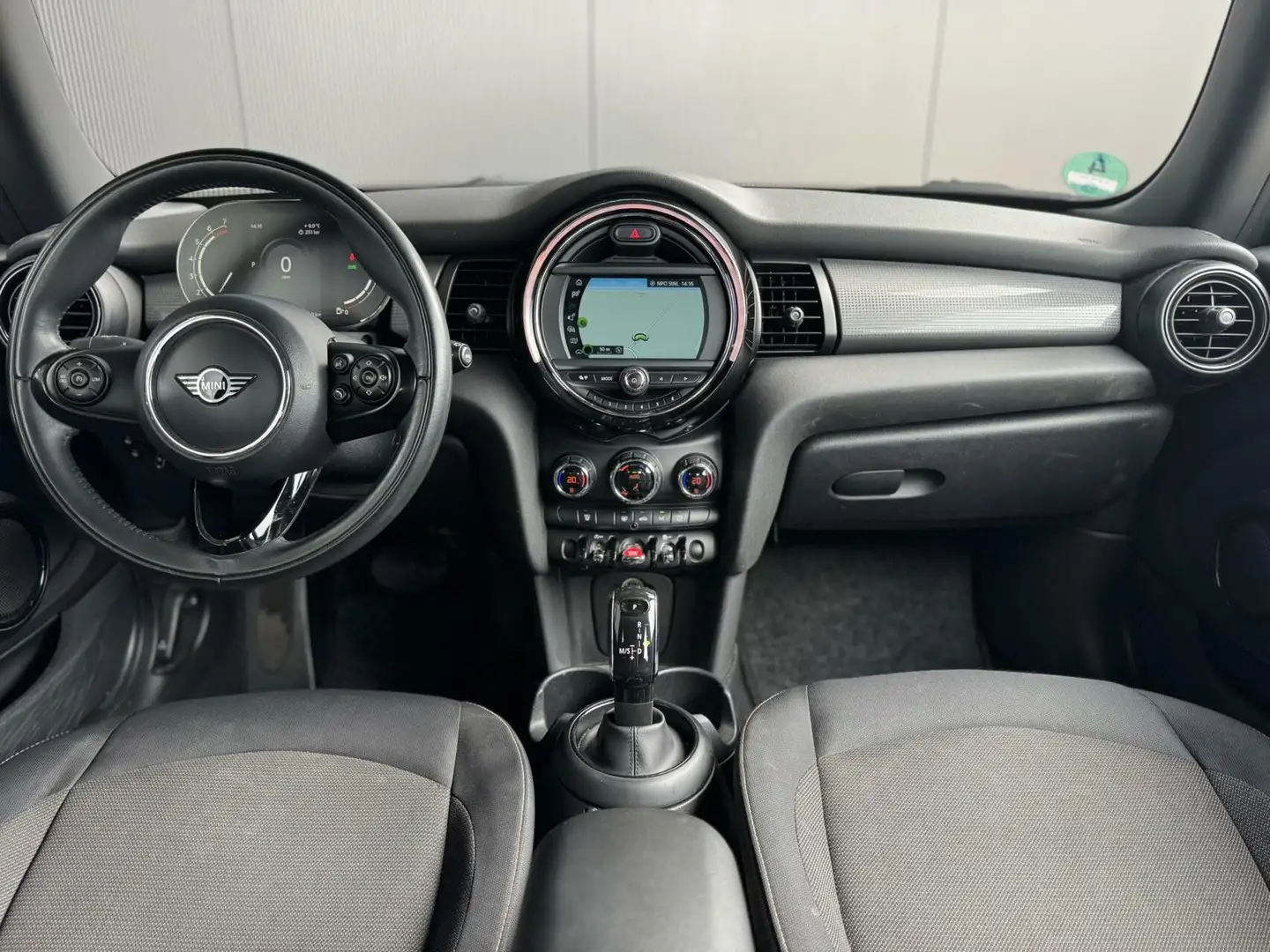 MINI Cooper Mini 1.5 Chili AUTOMAAT*DEALERONDERHOUDEN*LED*PDC Schwarz - 2
