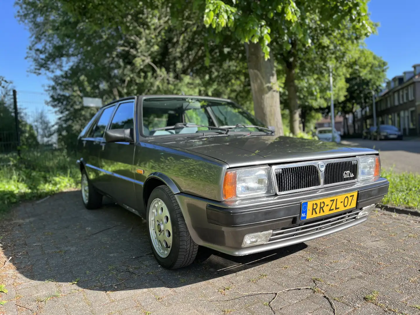 Lancia Delta 1.6 8v GT i.e. Gris - 1