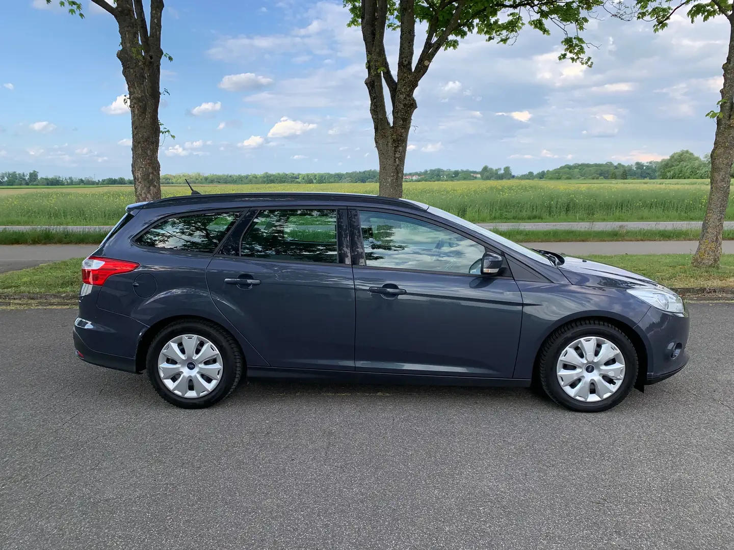 Ford Focus 1.6 Turnier Trend Grijs - 2