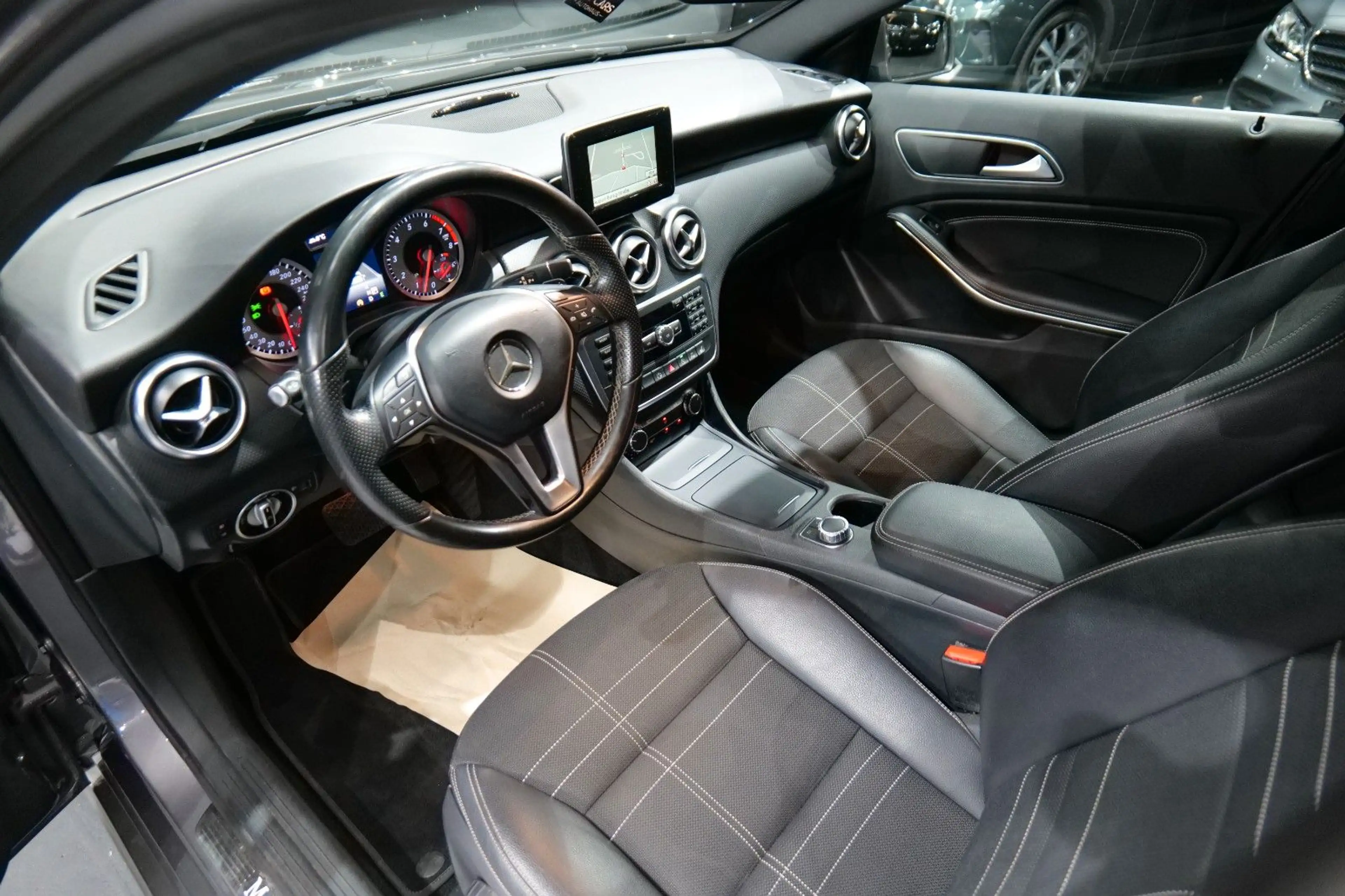 Mercedes-Benz A 180 BlueEfficiency *Tempomat*PDC*Sportsitze* — photo 13