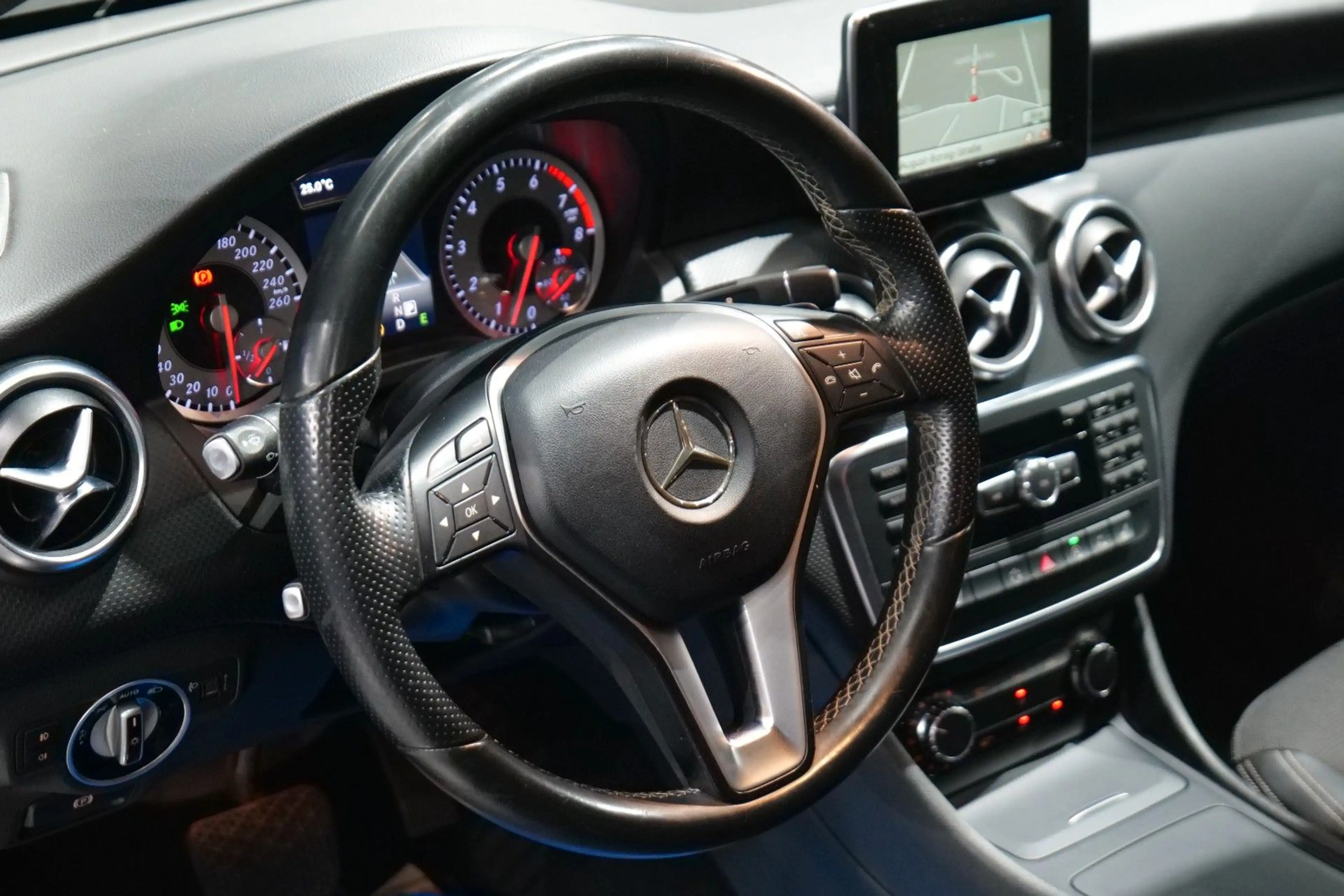 Mercedes-Benz A 180 BlueEfficiency *Tempomat*PDC*Sportsitze* — photo 12