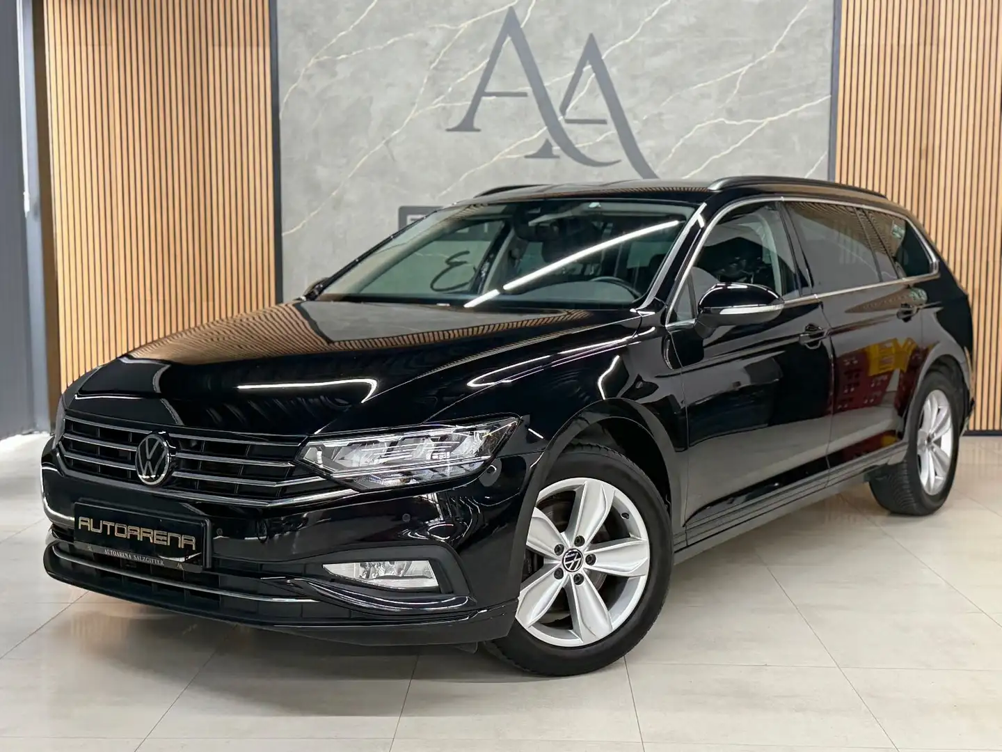 Volkswagen Passat Variant Business 2.0 TDI*NAVI*TEMP*XENON* Zwart - 2