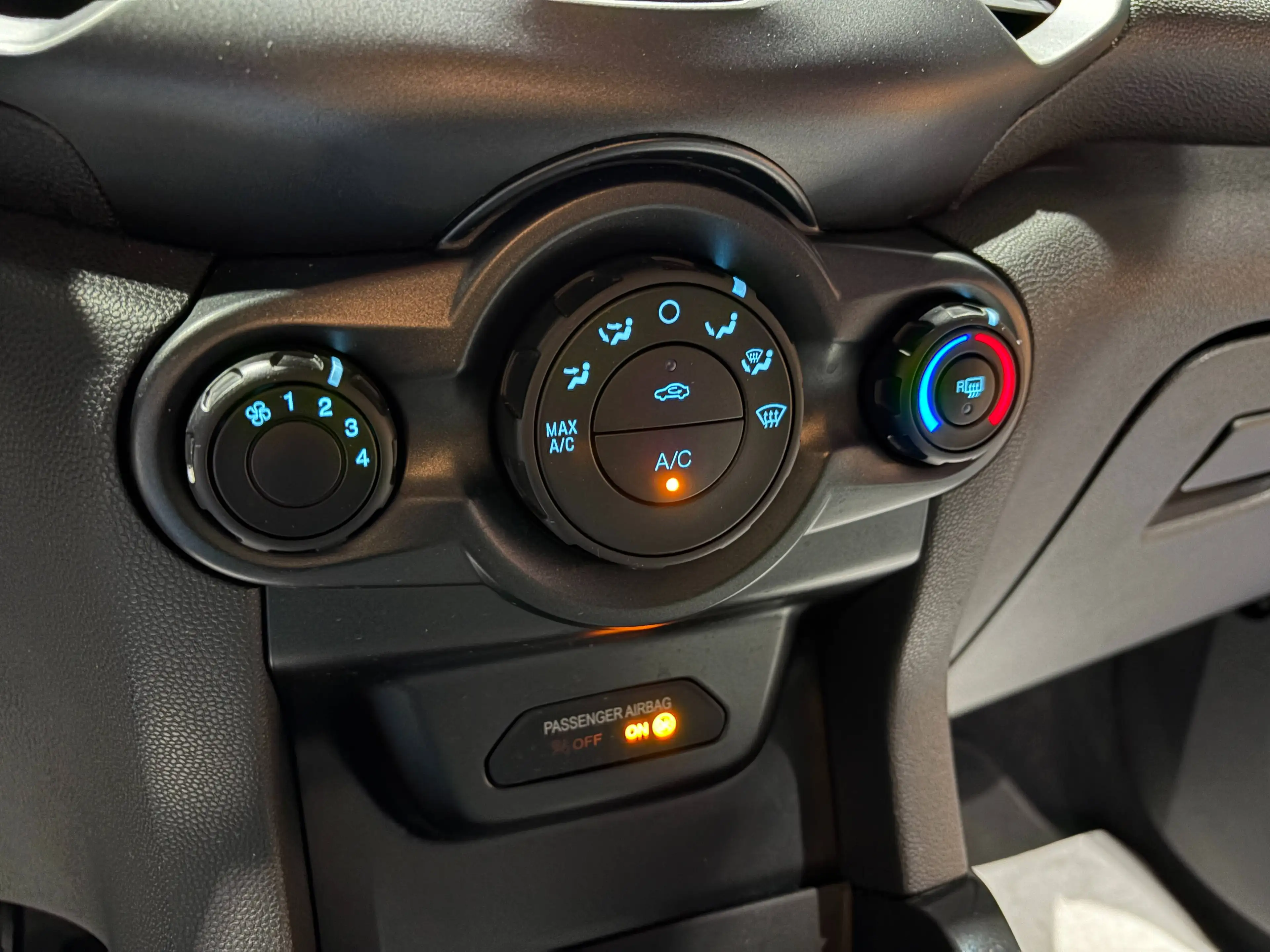 Ford EcoSport 1.0 EcoBoost *BLUETOOTH*CAPTEUR AR*AIRCO*GARANTIE* — photo 11