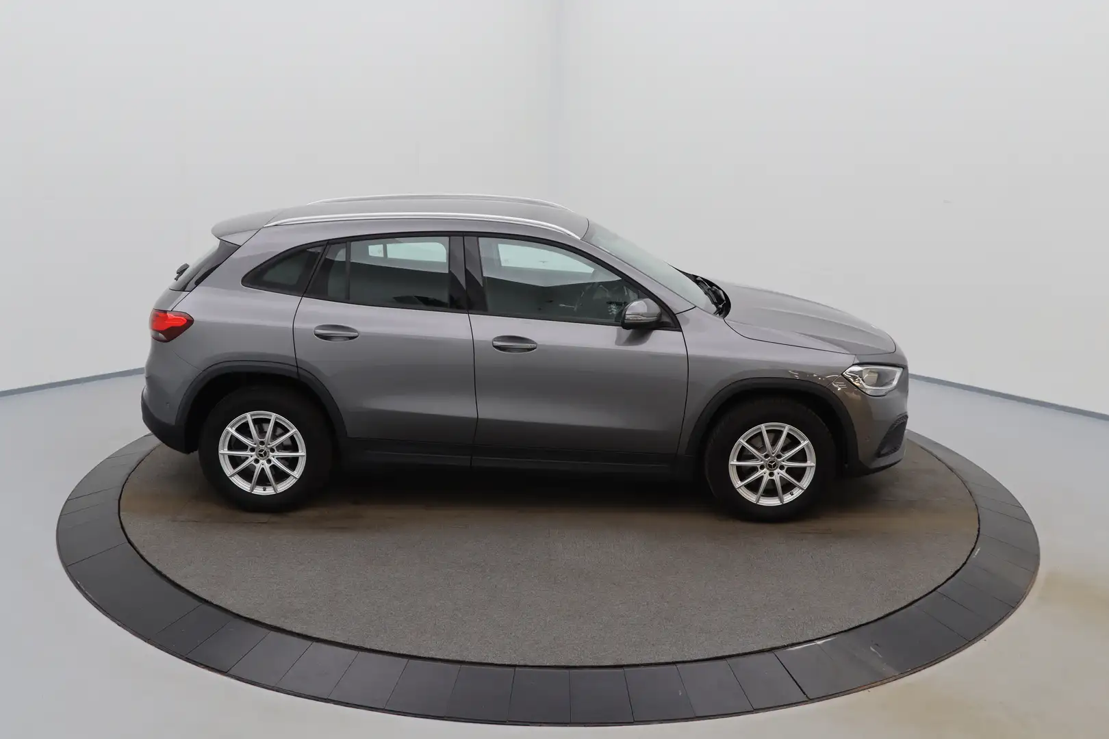 Mercedes-Benz GLA 200 200dA Business Solution LEDER/STOF GPS PDC CAM Ver Grijs - 2