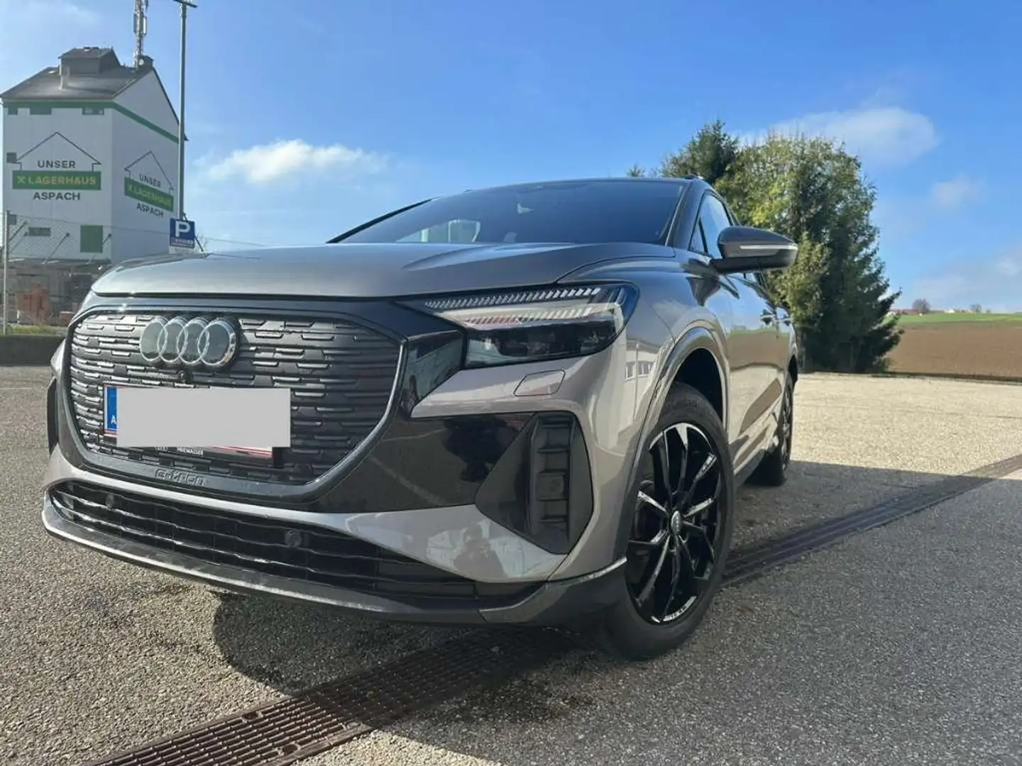 Audi Q4 e-tron Q4 45 e-tron 210kW 82kWh Grau - 1