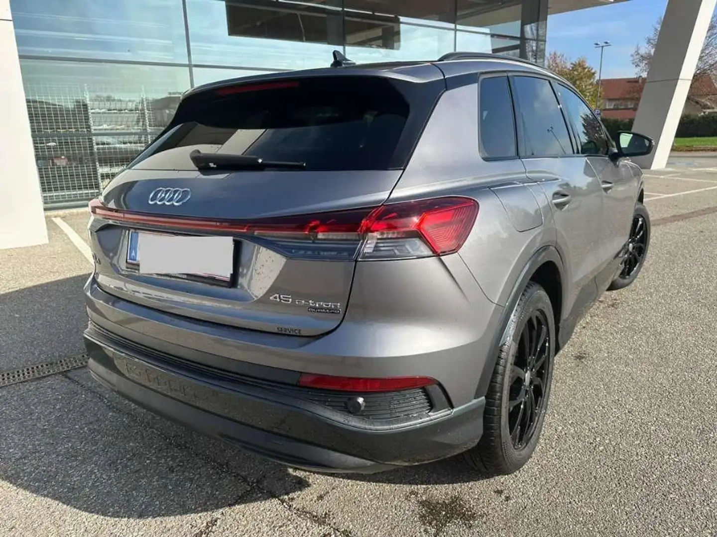 Audi Q4 e-tron Q4 45 e-tron 210kW 82kWh Grau - 2