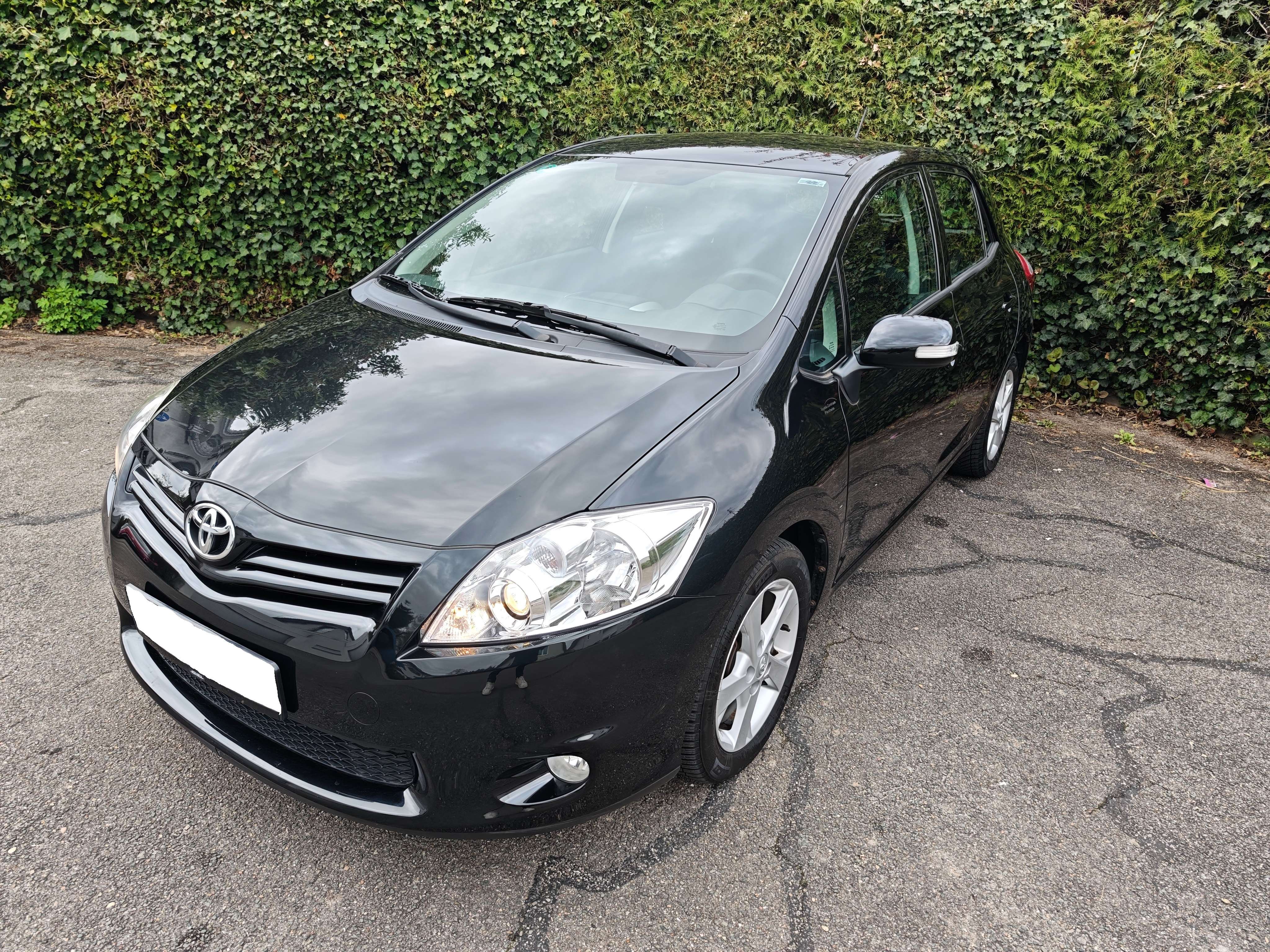 Second hand Toyota Auris 