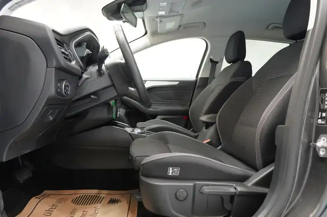 Ford Focus view 15