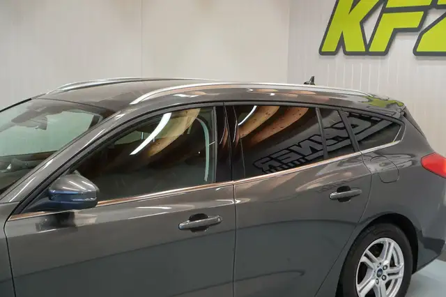 Ford Focus view 12