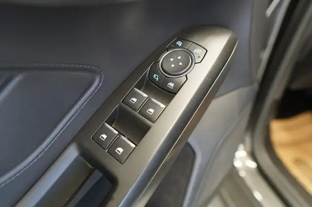 Ford Focus view 14