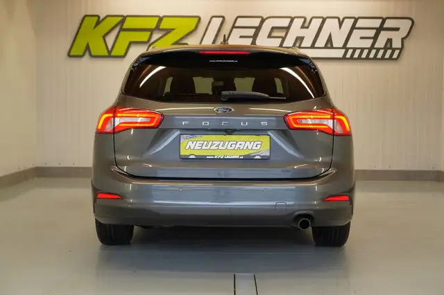 Ford Focus view 5
