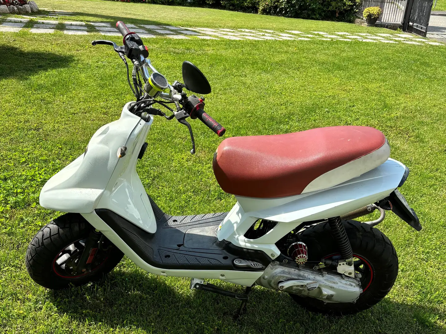 Yamaha BWs BOSTER White - 1