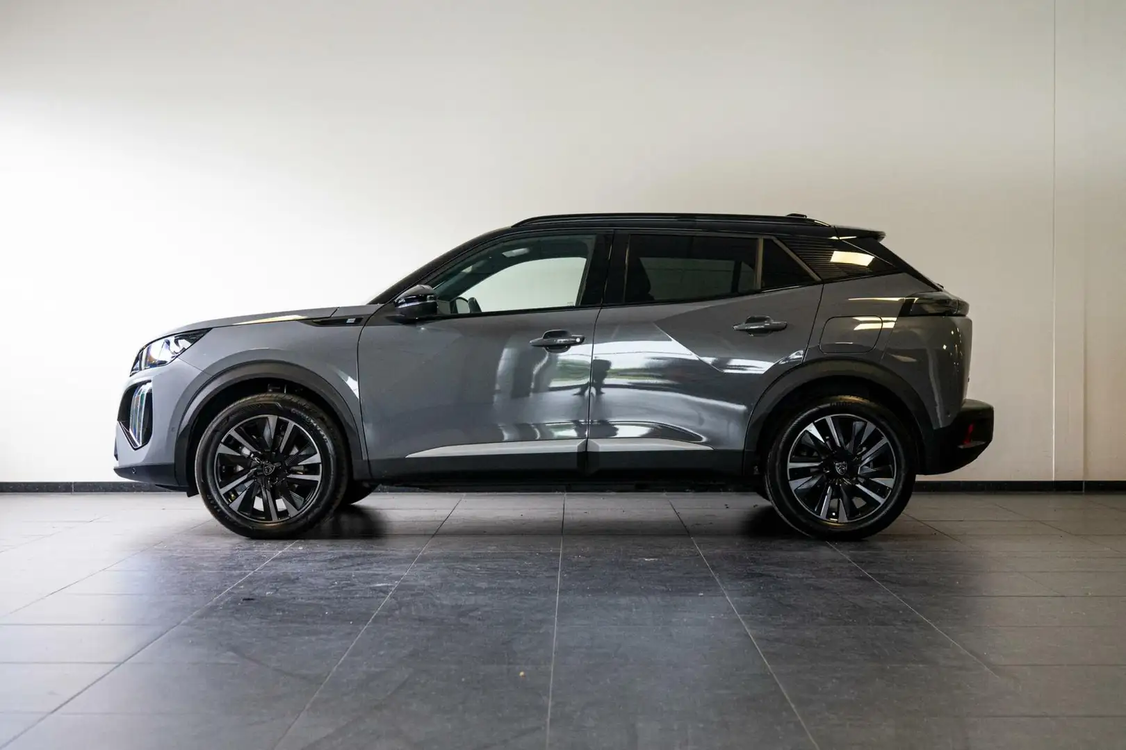 Peugeot e-2008 EV GT 54 kWh Grijs - 2