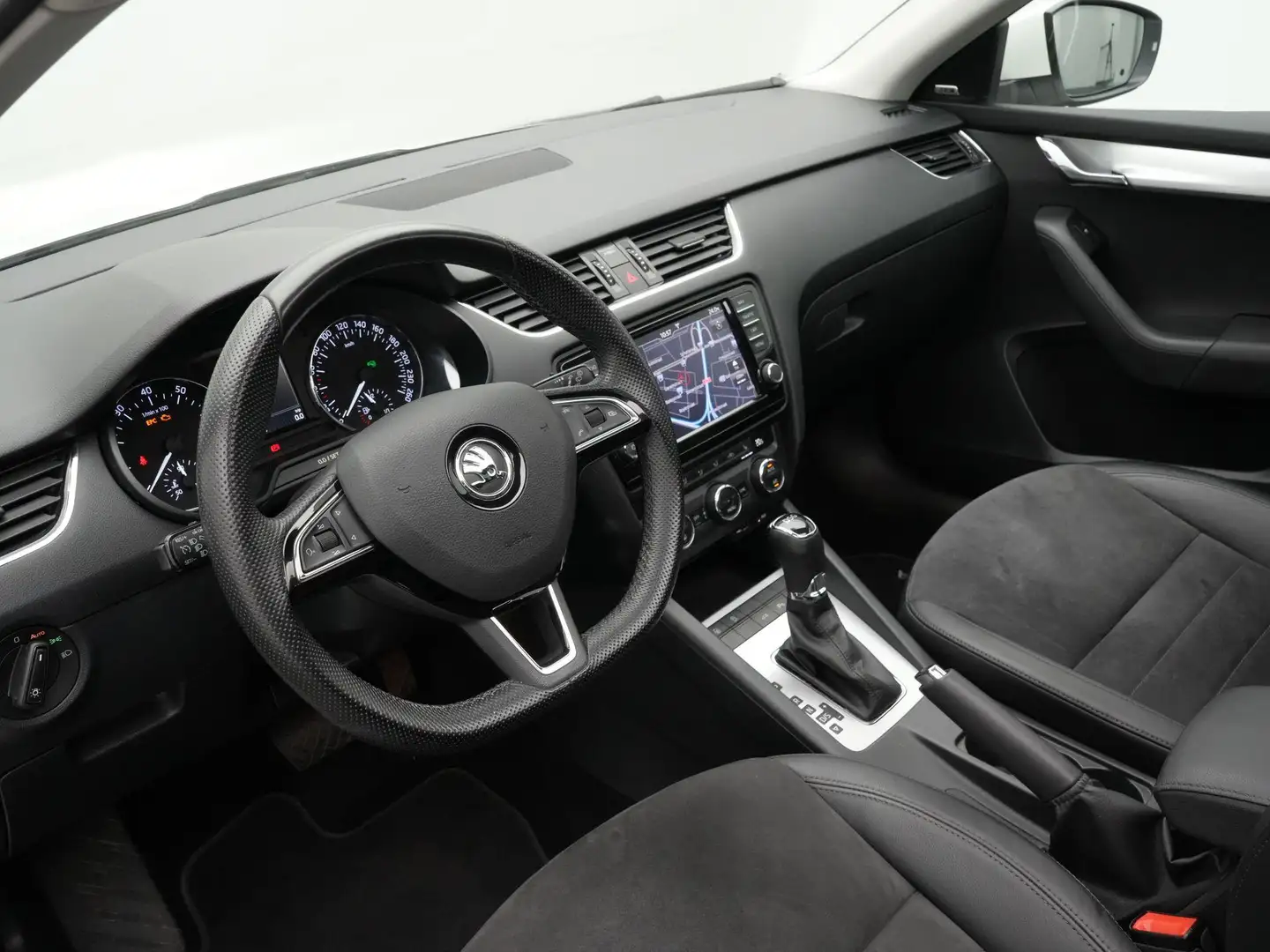 Skoda Octavia Combi 1.0 TSI 116 pk DSG Style Business | Panorama Wit - 2
