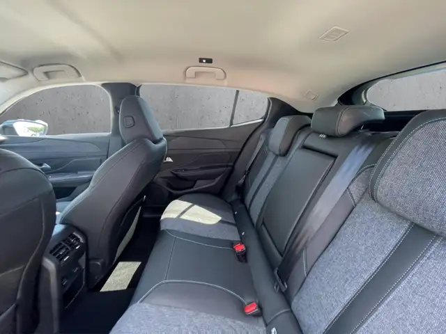 Peugeot 408 view 8