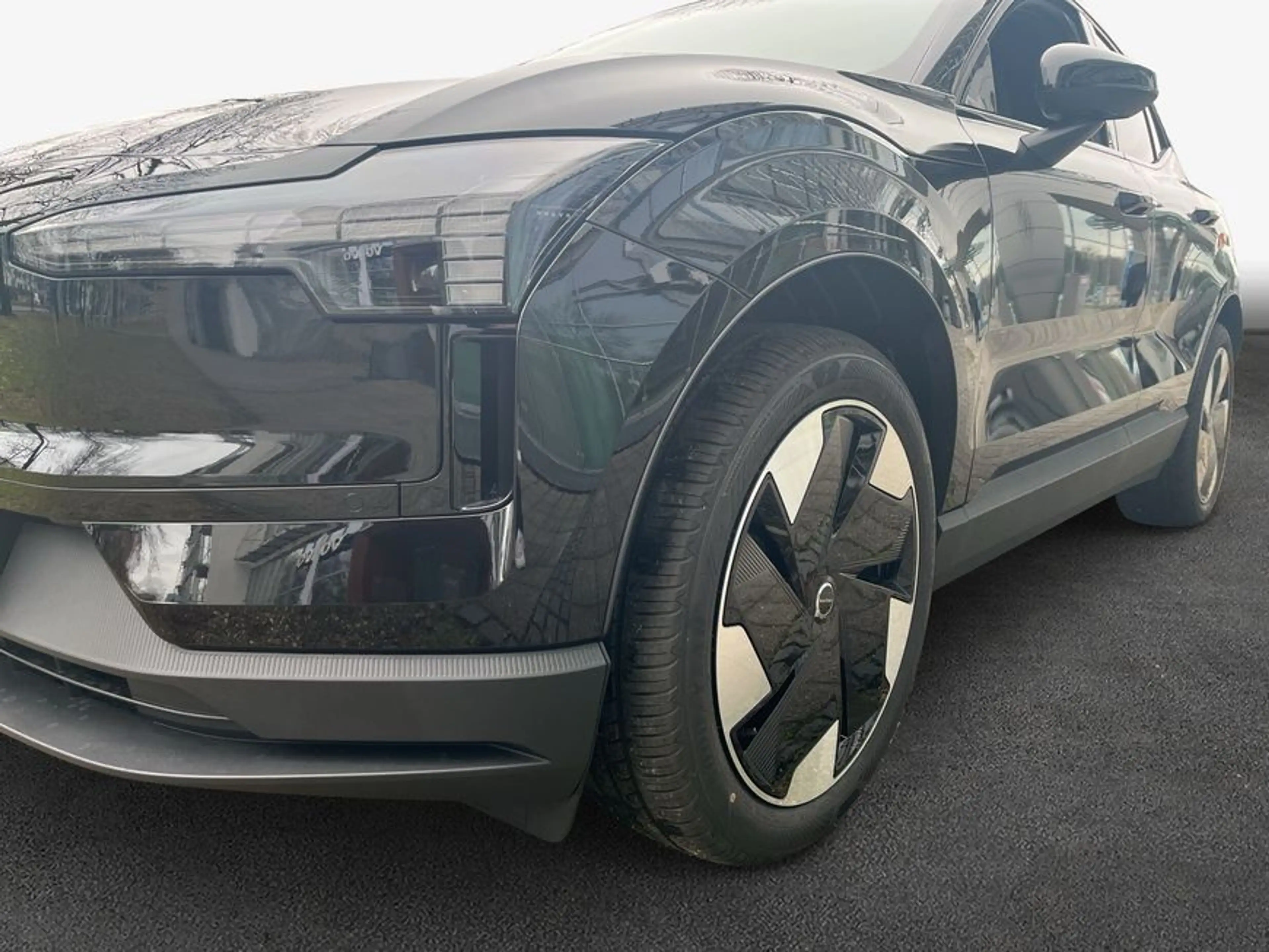 Volvo EX30 Single Motor RWD Plus — photo 7