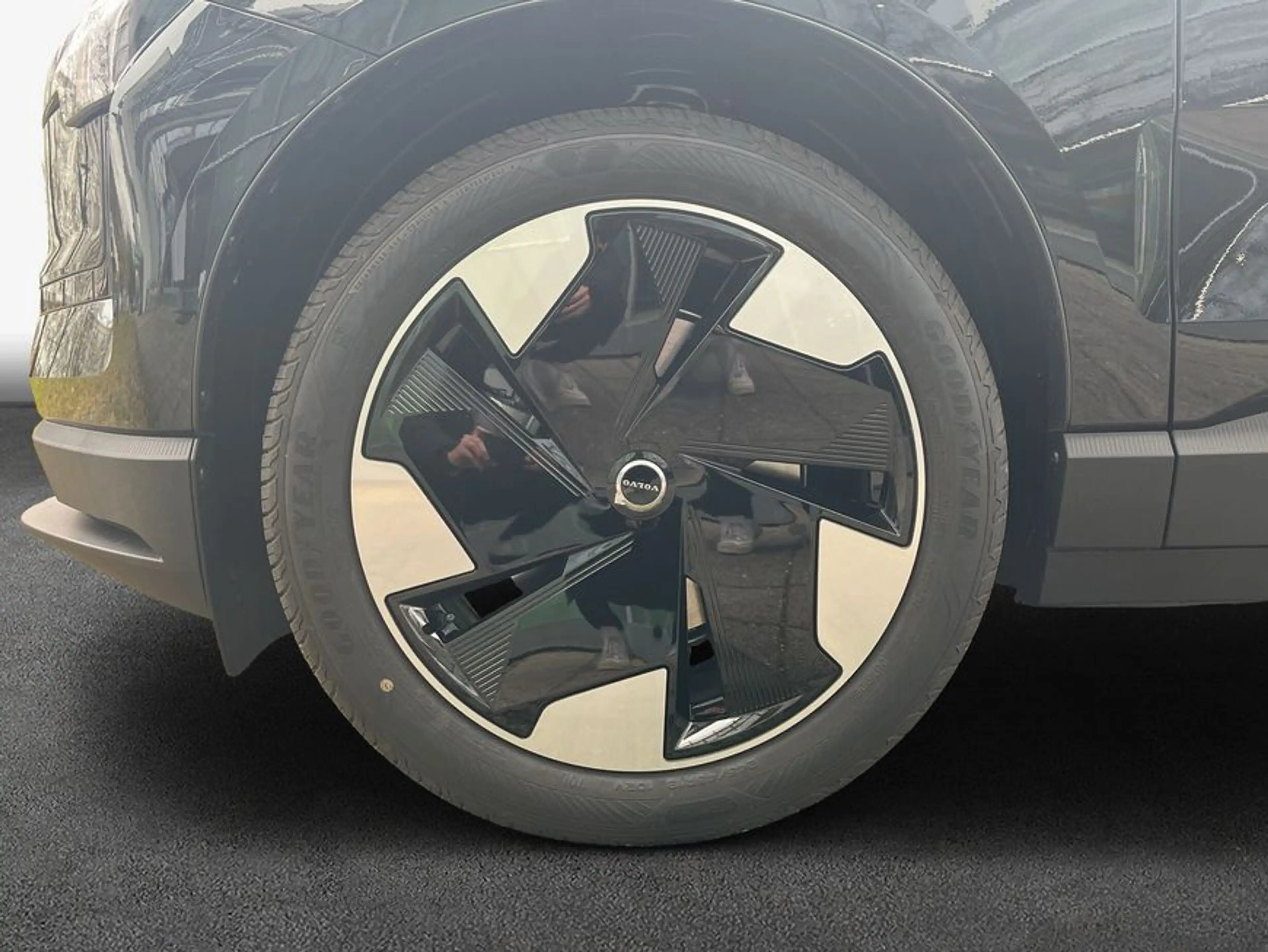 Volvo EX30 Single Motor RWD Plus — photo 8