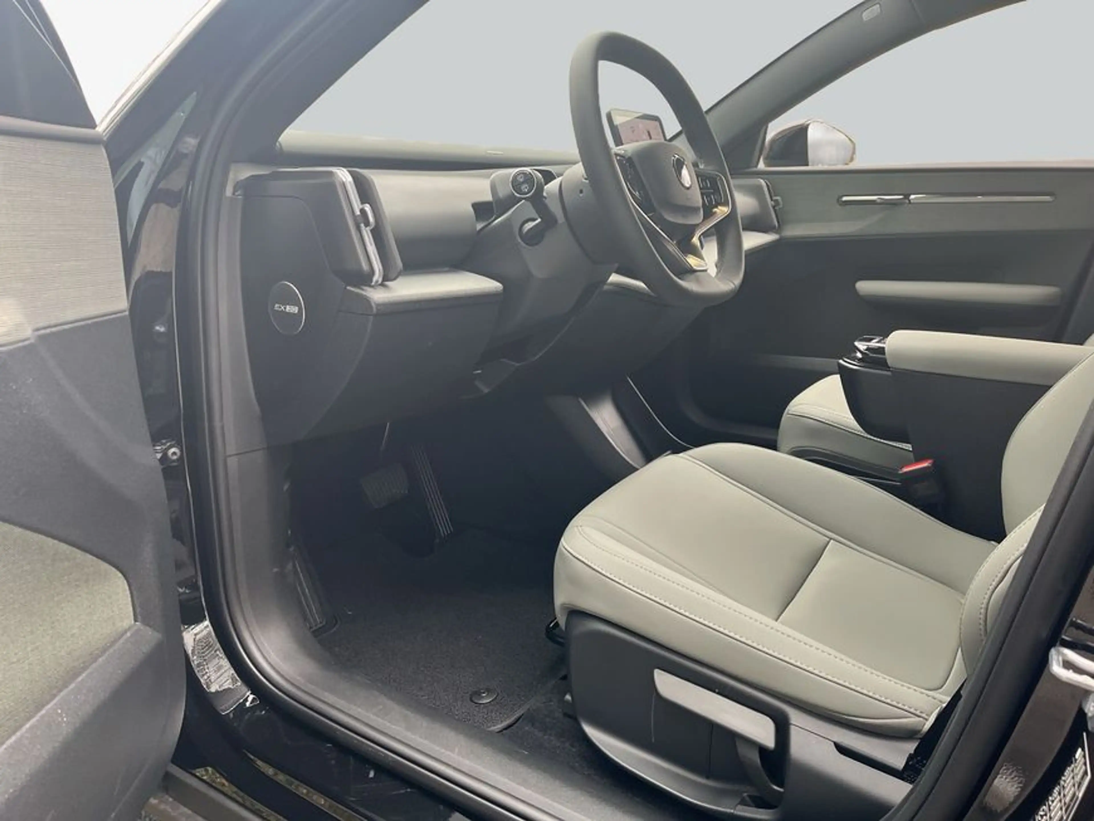 Volvo EX30 Single Motor RWD Plus — photo 10