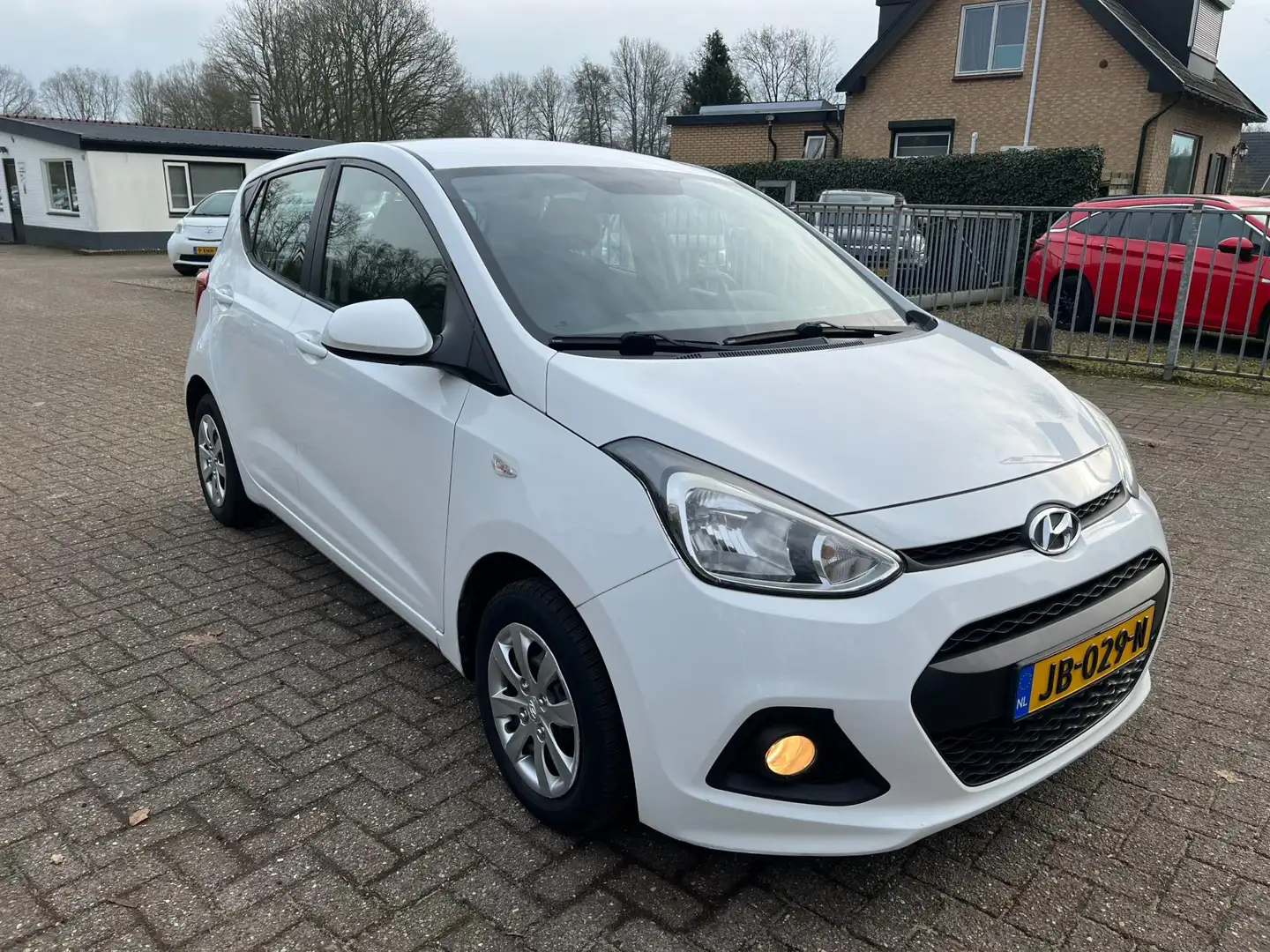 Hyundai i10 1.0i i-Motion 5DRS Comfort AC CRUISE NAP Wit - 2