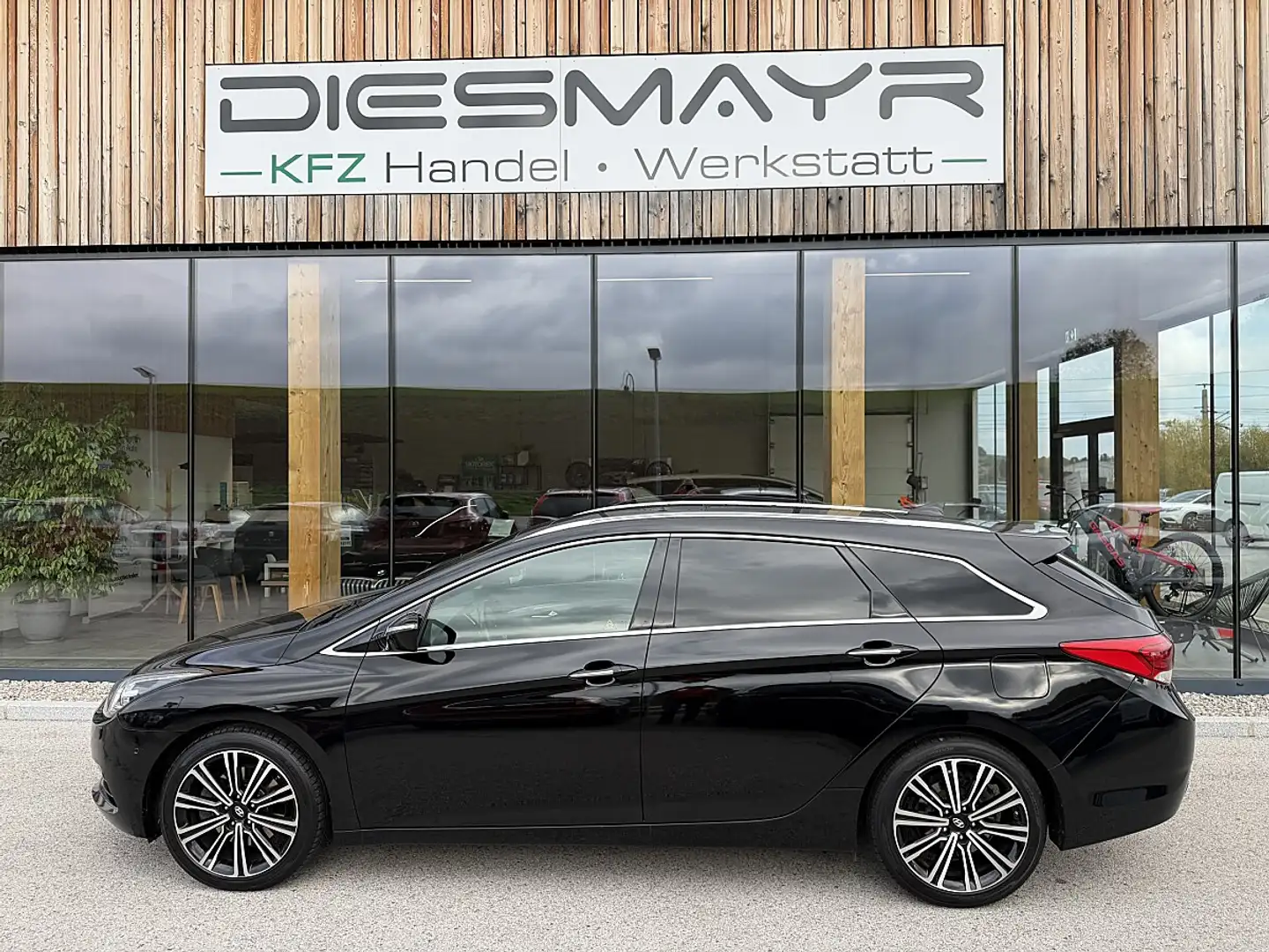 Hyundai i40 1.7 CRDi Platin Start/ Stop Vollausstattung mit... Schwarz - 2