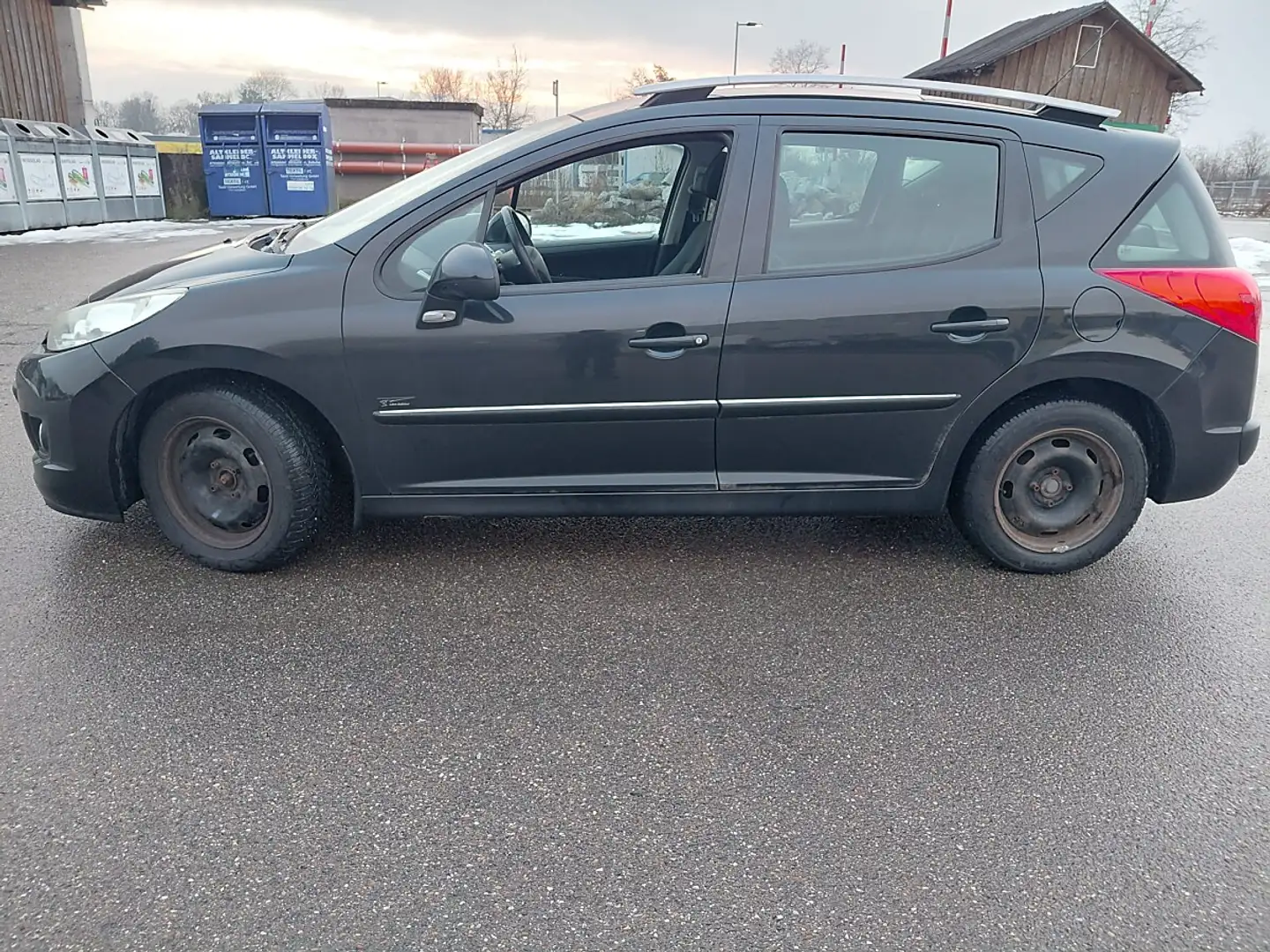 Peugeot 207 SW Lion Edition 1,4 16V VTi 100 Schwarz - 2