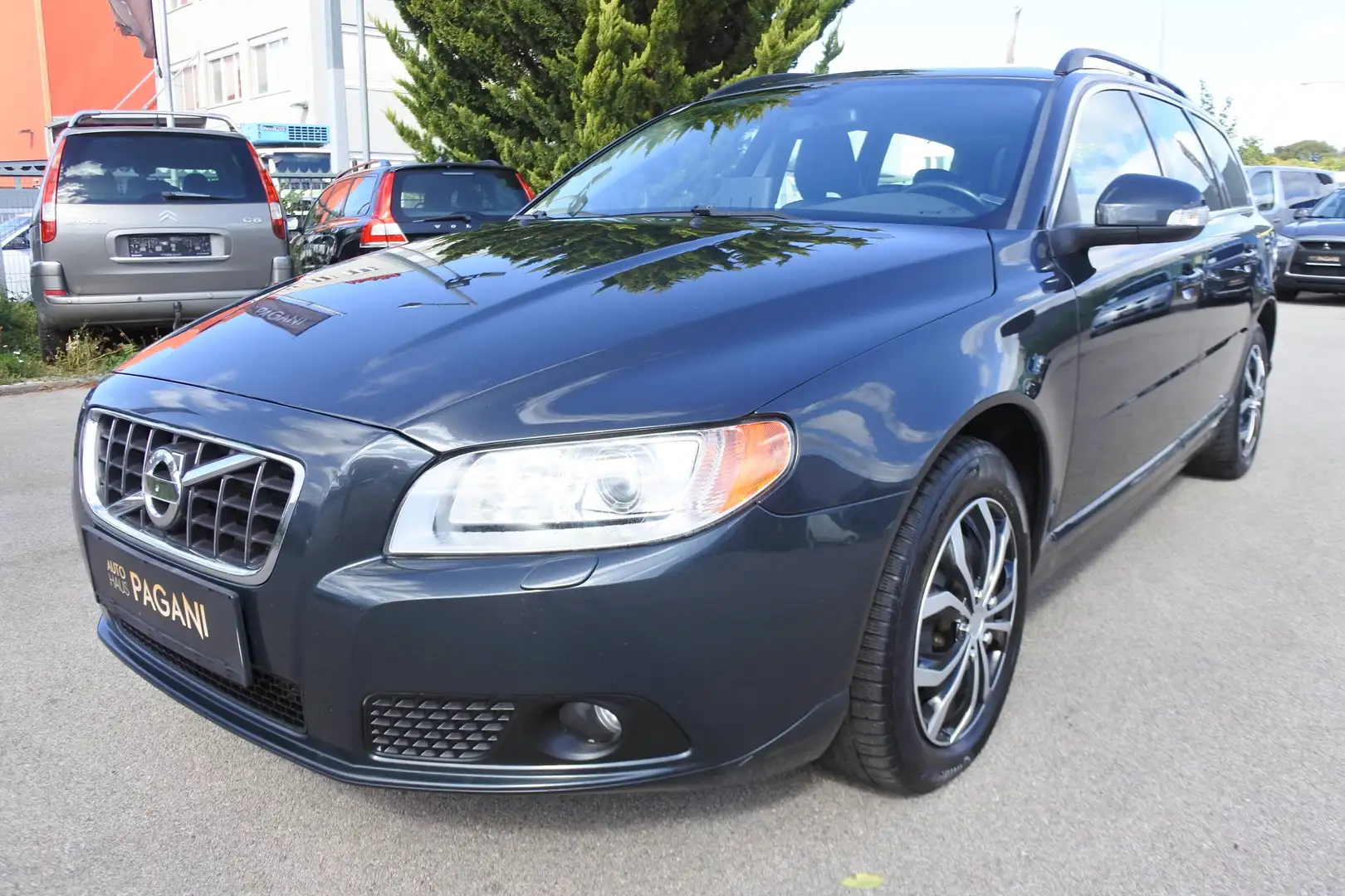 Volvo V70 V70 Momentum Geartronic Aut./5 ZYLINDER Grau - 2