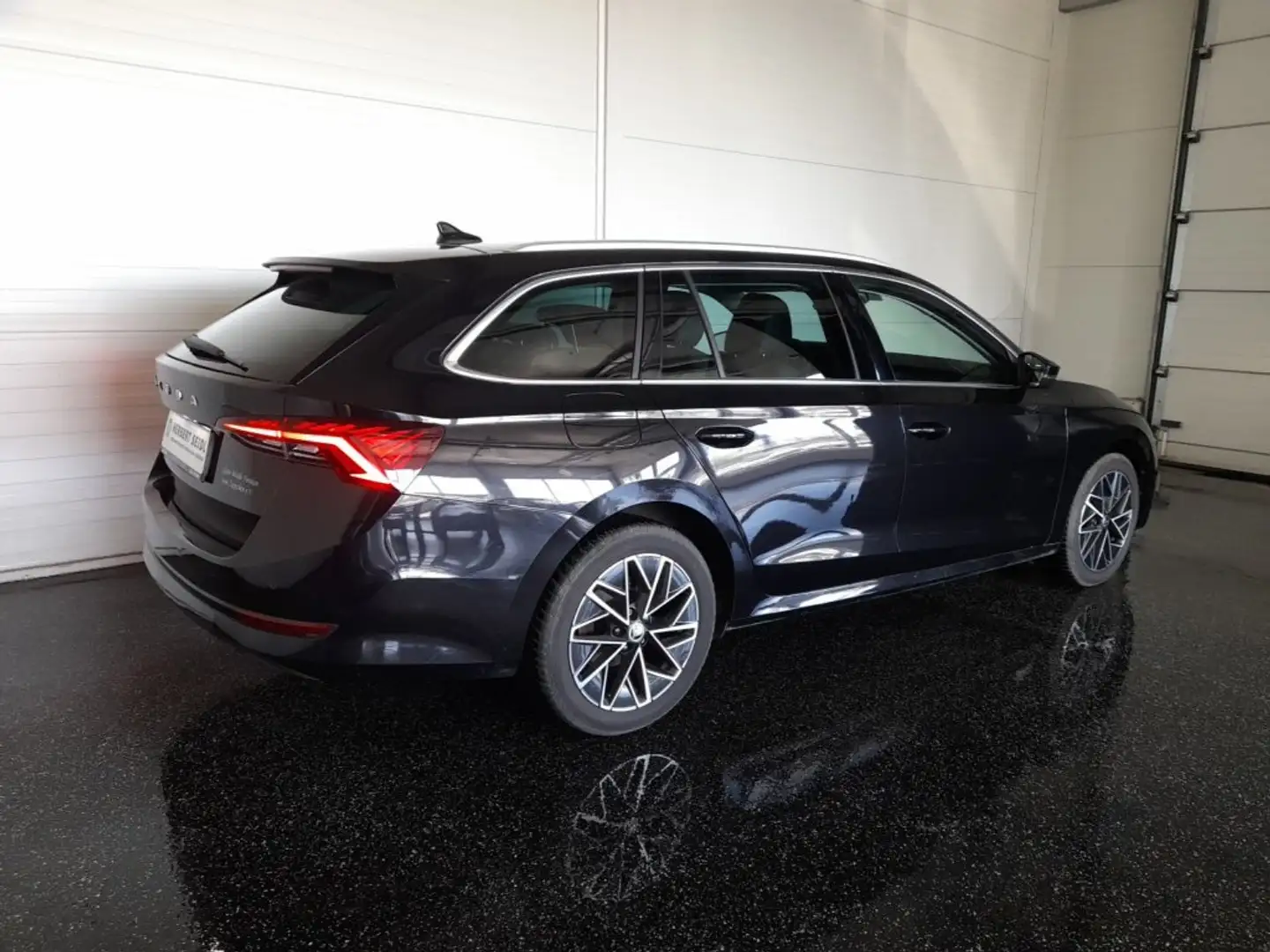 Skoda Octavia Combi STYLE 2,0 TDI DSG *SKY / LED MIT FLA UND DYN BLINKER / VIRTUELL / NAVI / HEAD-UP / TEILLEDER MEMORY SPORTSITZE* Schwarz - 2